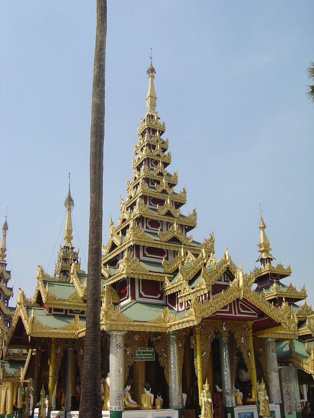 รูปถ่าย พม่า(Myanmar) ย่างกุ้ง(Yangon) พระมหาเจดีย์ชเวกากอง(Shwedagon Pagoda) 2005-01 41
