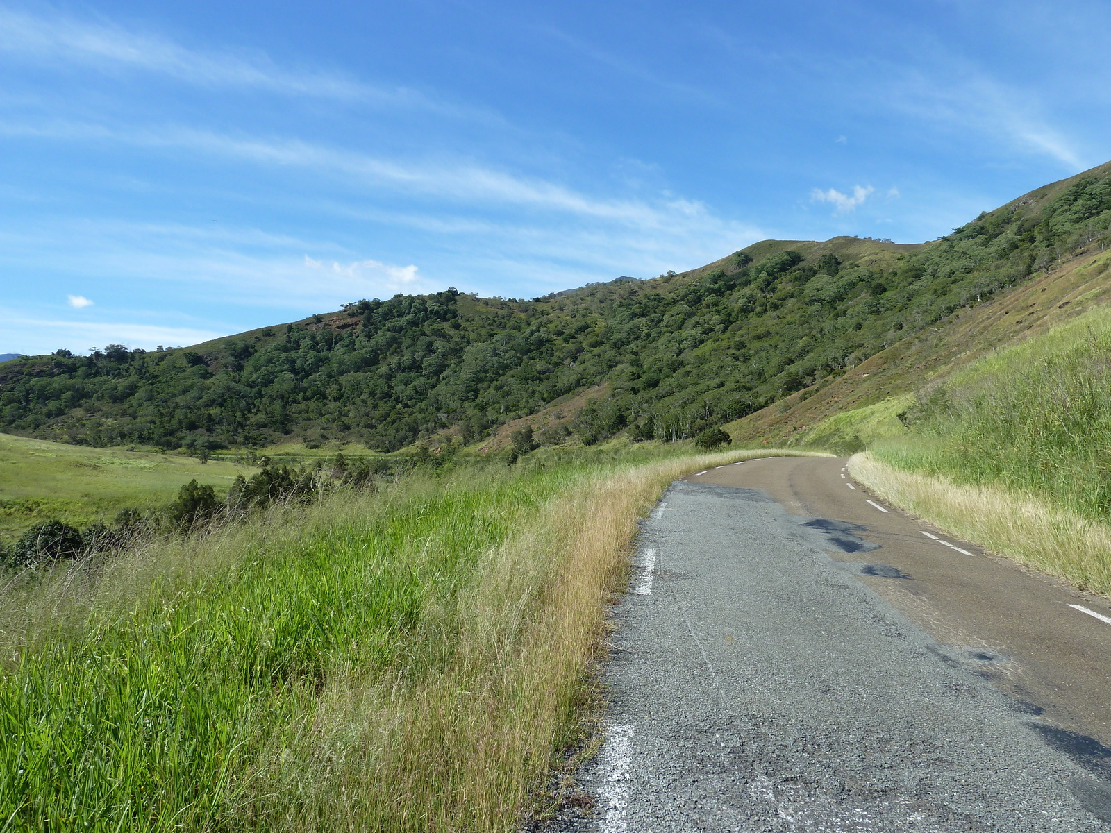 รูปถ่าย นิวแคลิโดเนีย(New Caledonia) ถนนจากตงตูตาไปทีโอ(Tontouta to Thio road) 2010-05 3