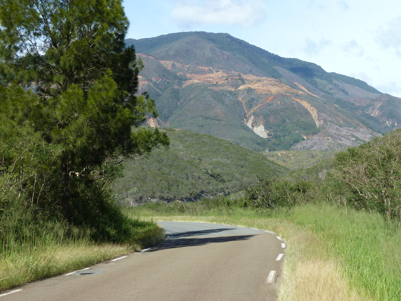 รูปถ่าย นิวแคลิโดเนีย(New Caledonia) ถนนจากตงตูตาไปทีโอ(Tontouta to Thio road) 2010-05 36