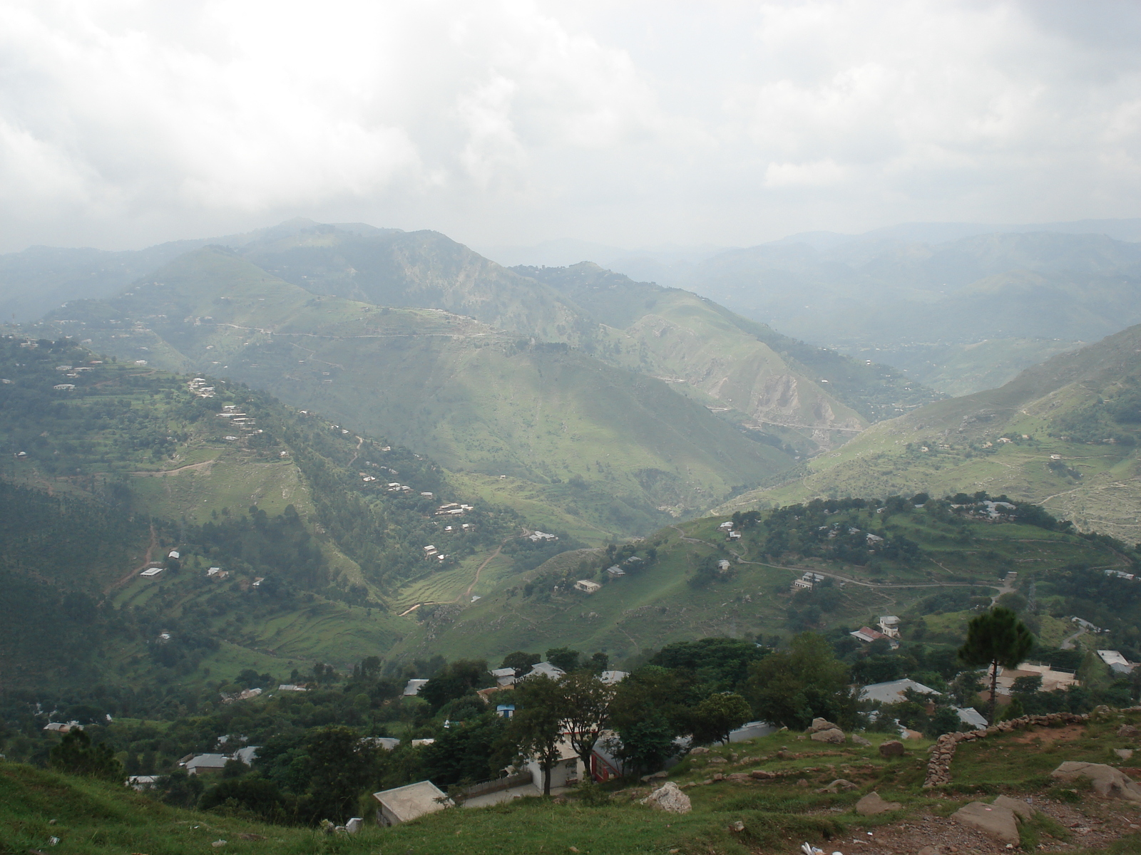 รูปถ่าย ปากีสถาน(Pakistan) ถนนจากอิสลามาบัดไปมัรรี(Islamabad to Murree road) 2006-08 17