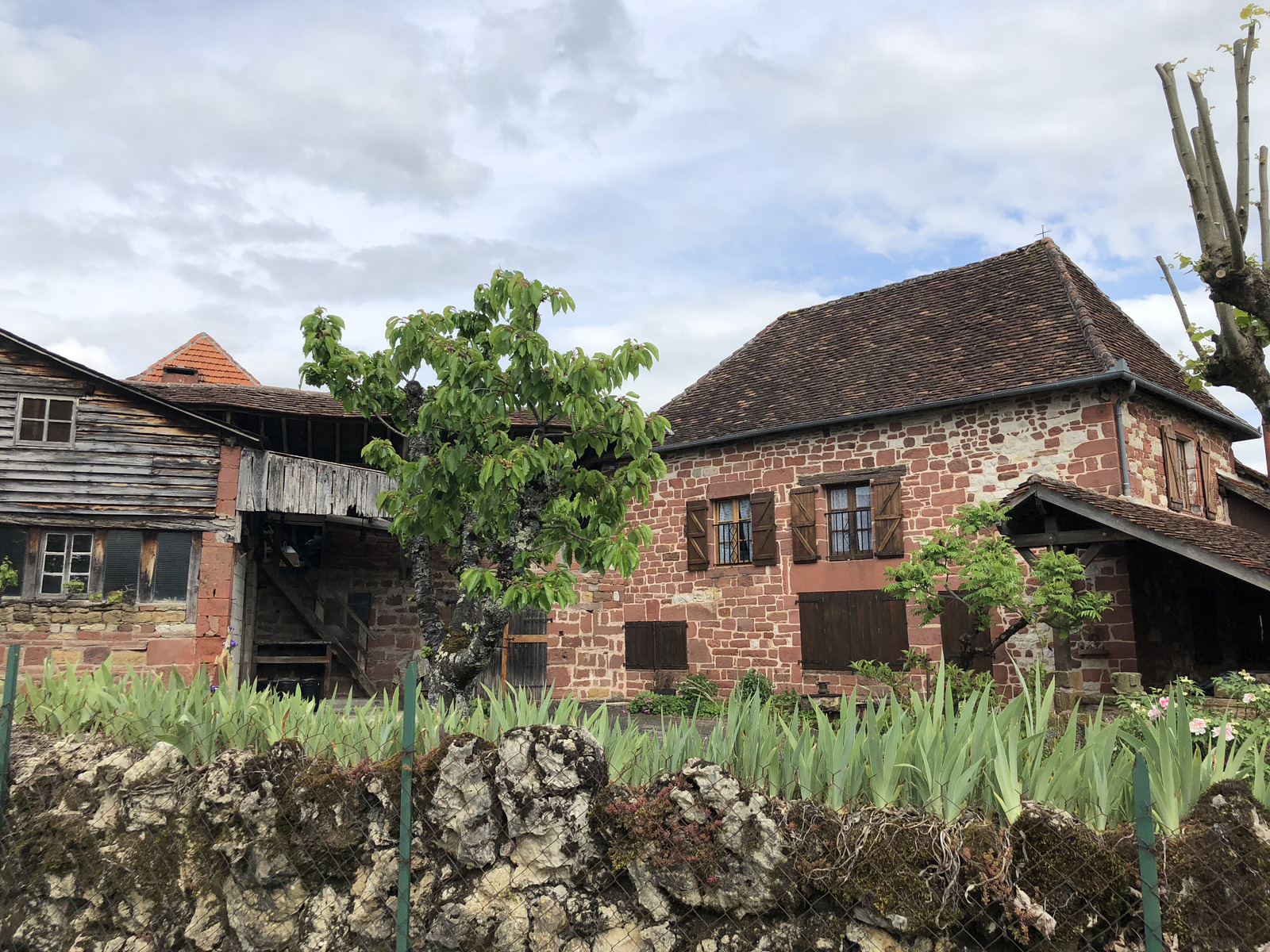 รูปถ่าย ฝรั่งเศส(France) กอลงฌ์-ลา-รูฌ(Collonges la Rouge) 2018-04 14