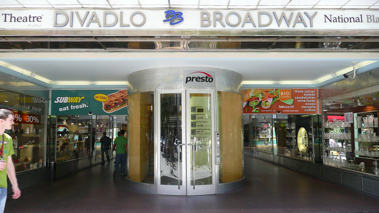 รูปถ่าย สาธารณรัฐเช็ก(Czech Republic) ปราก(Prague) ถนนนาปชีโกพ(Na Prikope) 2007-07 20