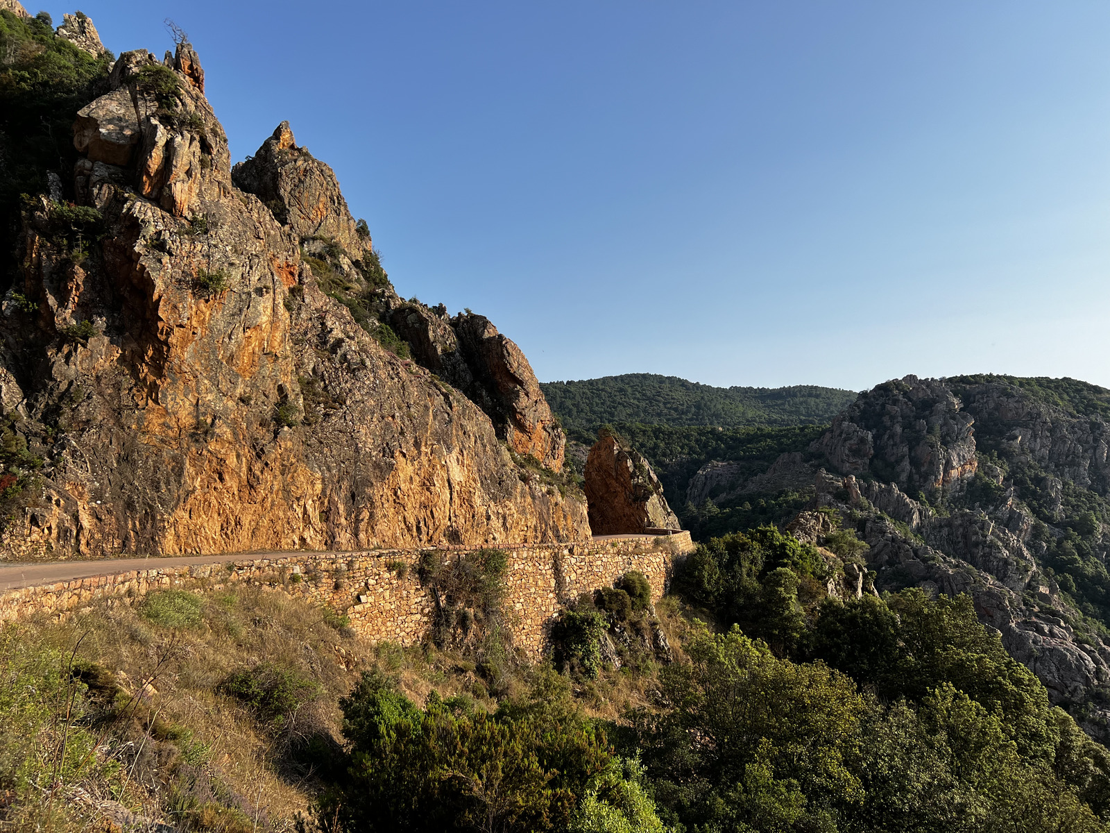 รูปถ่าย ฝรั่งเศส(France) คอร์สิคา(Corsica) หน้าผากาลังก์เดอเปียนา(Calanques de Piana) 2023-06 25