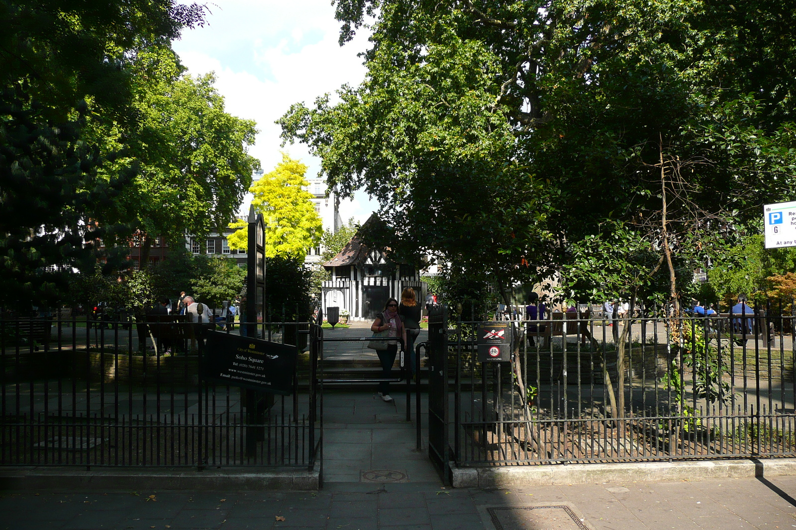รูปถ่าย อังกฤษ(United Kingdom) ลอนดอน(London) จัตุรัสโซโห(Soho Square) 2007-09 19
