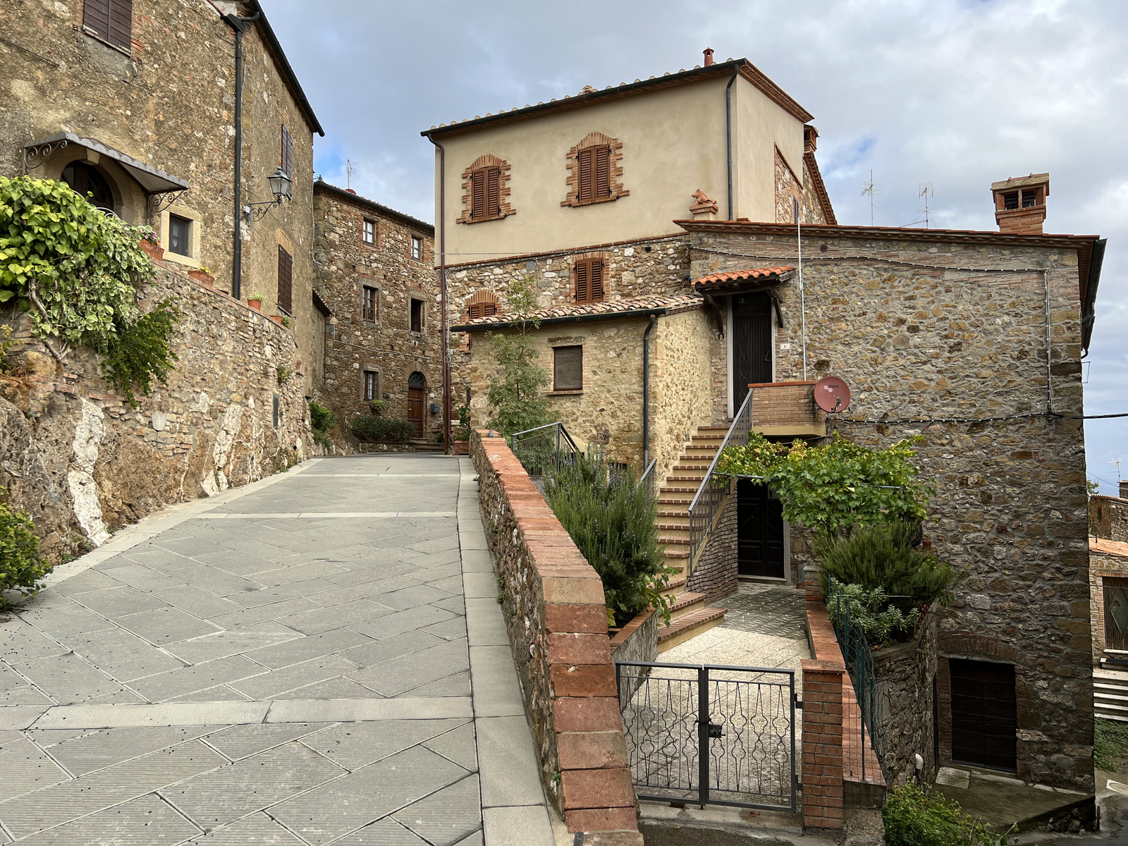 รูปถ่าย อิตาลี(Italy) ลาซัสซา(La Sassa) 2021-09 40