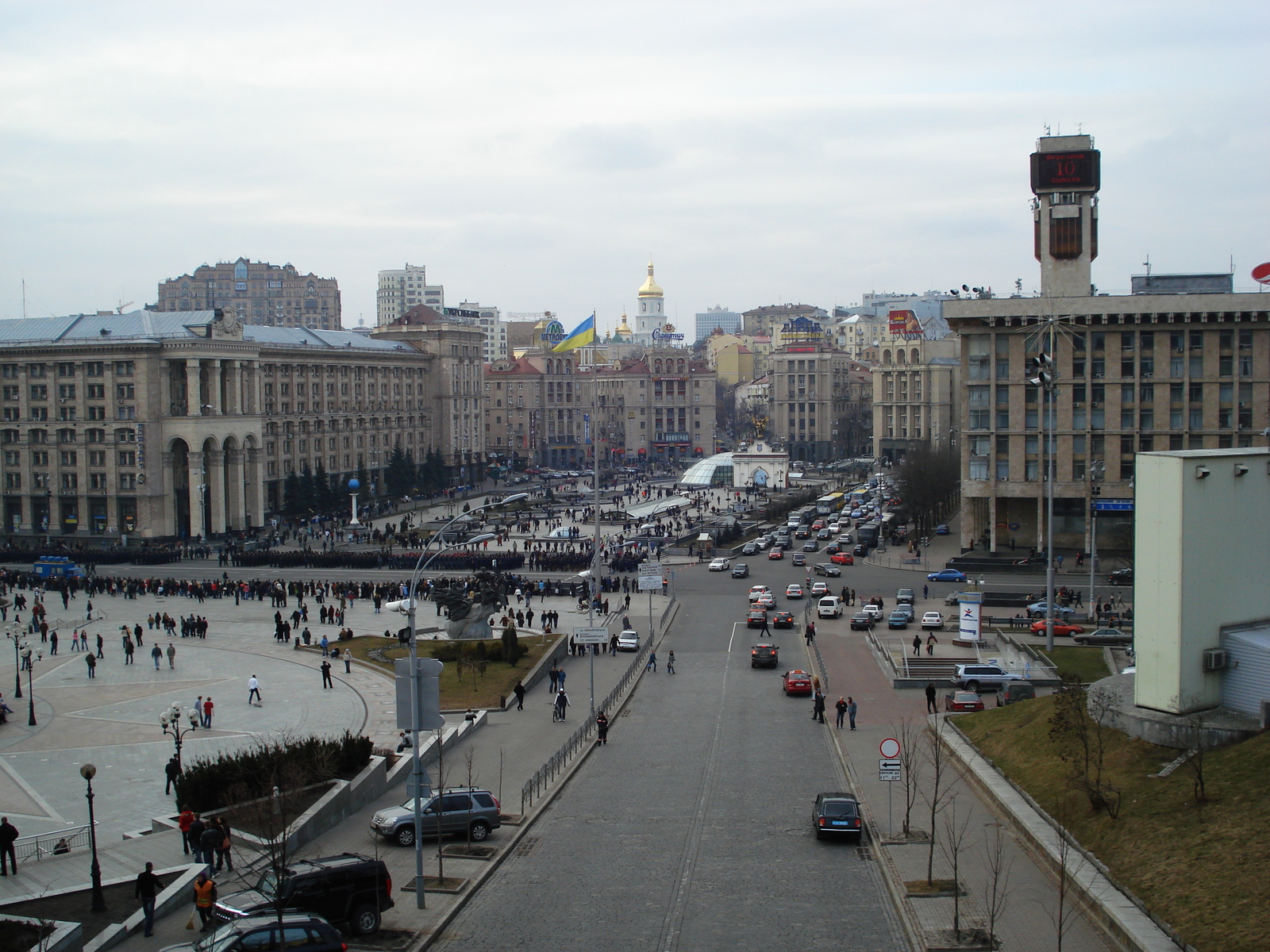 รูปถ่าย ยูเครน(Ukraine) เคียฟ(Kiev) ถนนเครชชาตือค(Kreschatyk Street) 2007-03 39