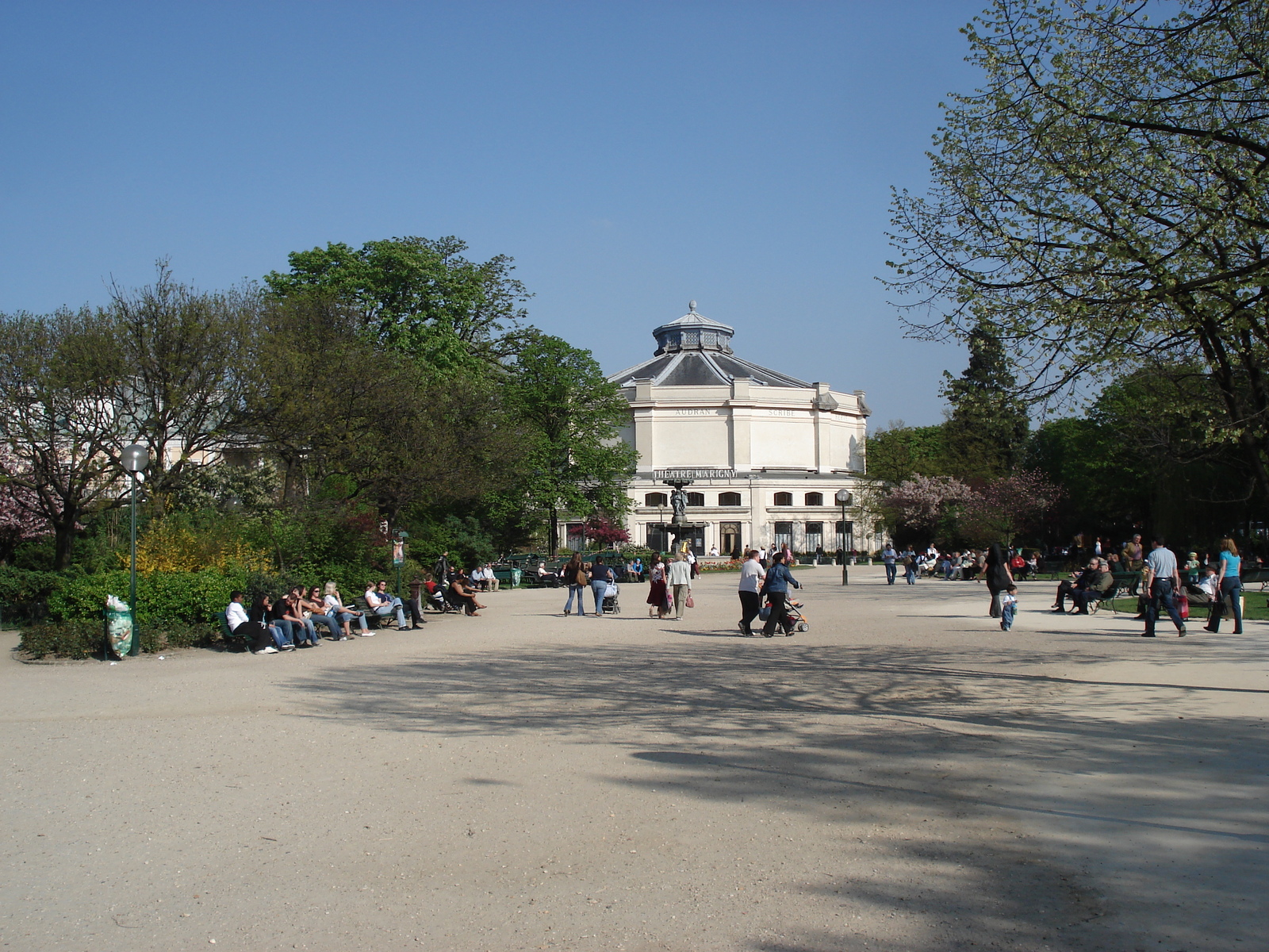 รูปถ่าย ฝรั่งเศส(France) ปารีส(Paris) ช็องเซลีเซ(Champs Elysees) 2006-04 13