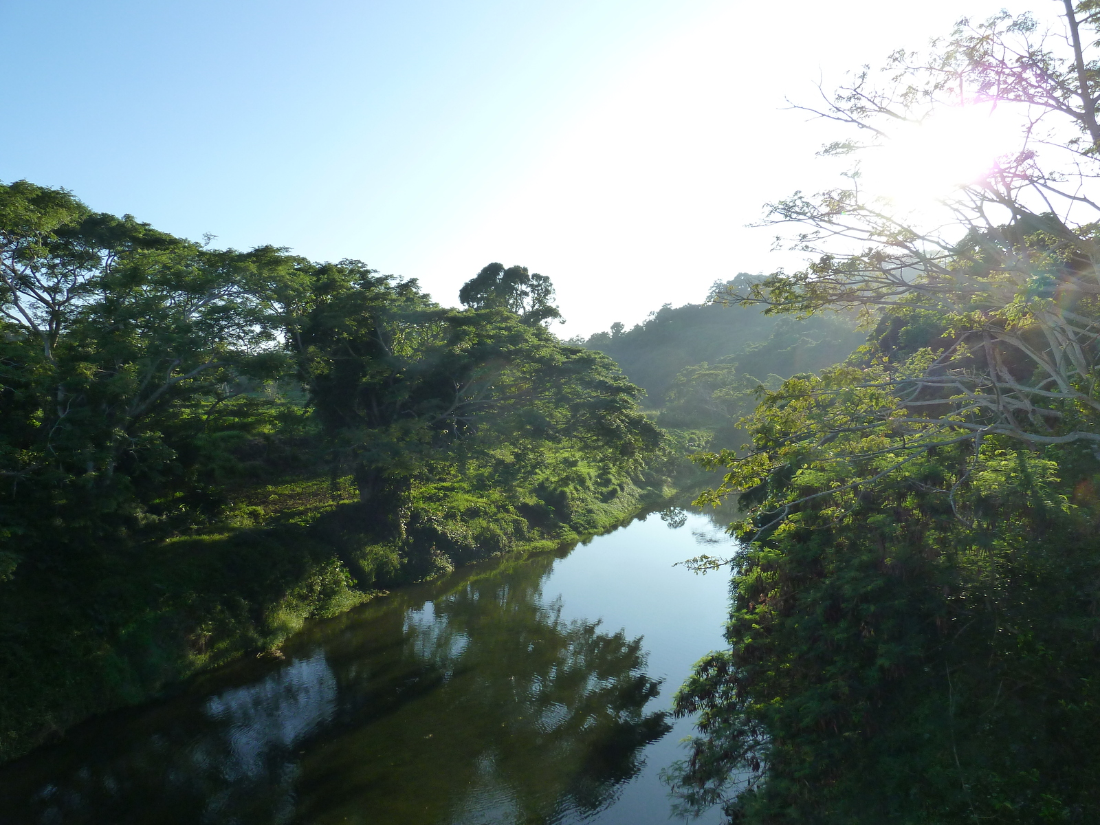 รูปถ่าย ฟิจิ(Fiji) ถนนจากนาดีไปซิงกาโตกา(Nadi to Sigatoka road) 2010-05 36
