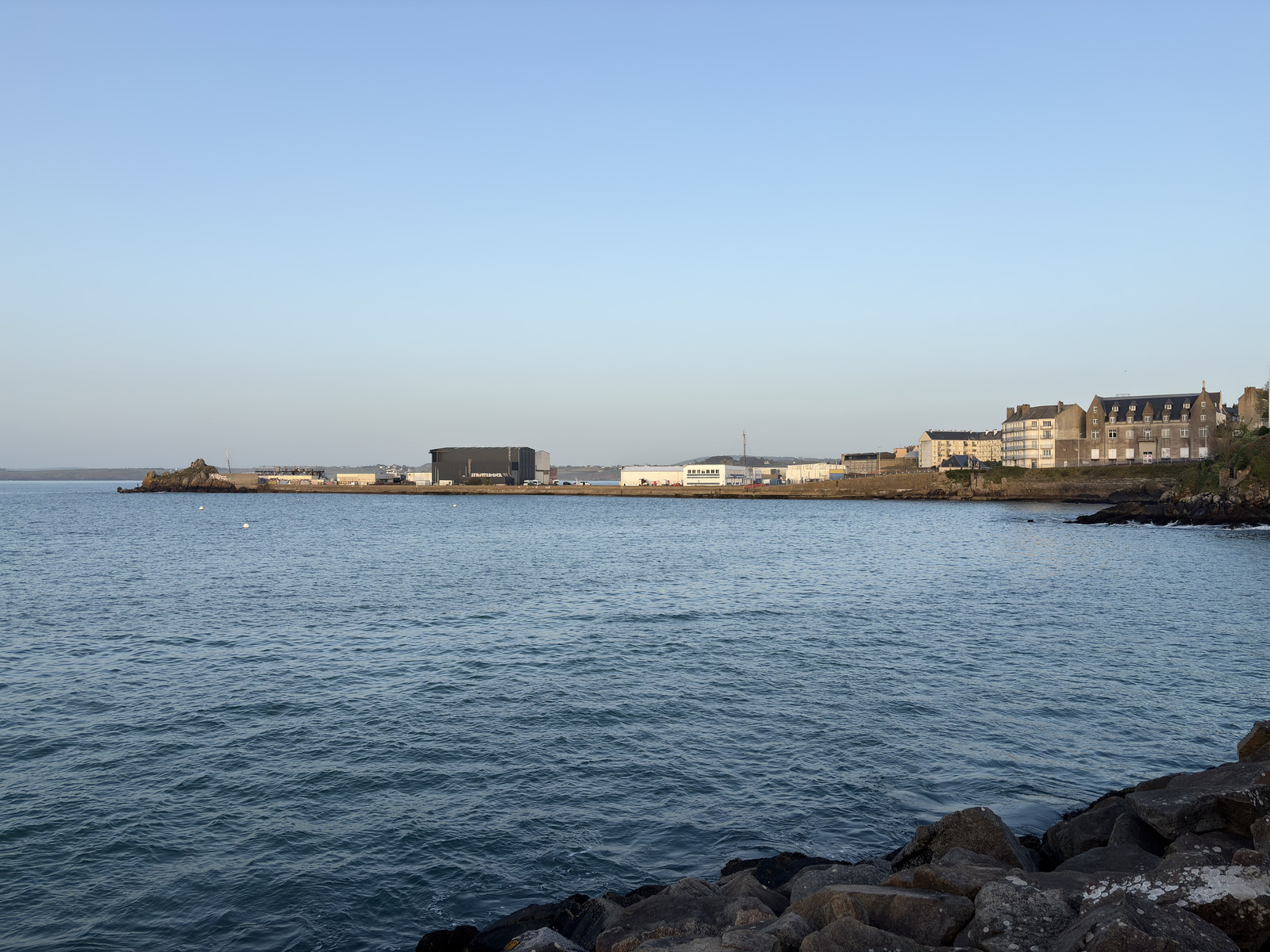 รูปถ่าย ฝรั่งเศส(France) ดูอาร์เนอเนซ(Douarnenez) 2026-04 16