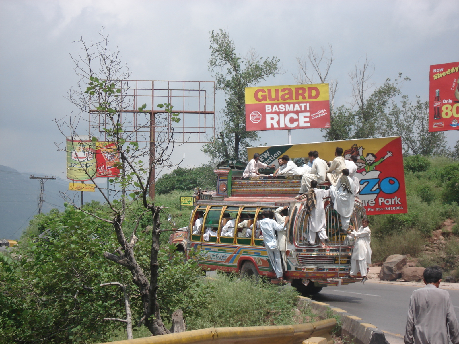 รูปถ่าย ปากีสถาน(Pakistan) ถนนจากอิสลามาบัดไปมัรรี(Islamabad to Murree road) 2006-08 14