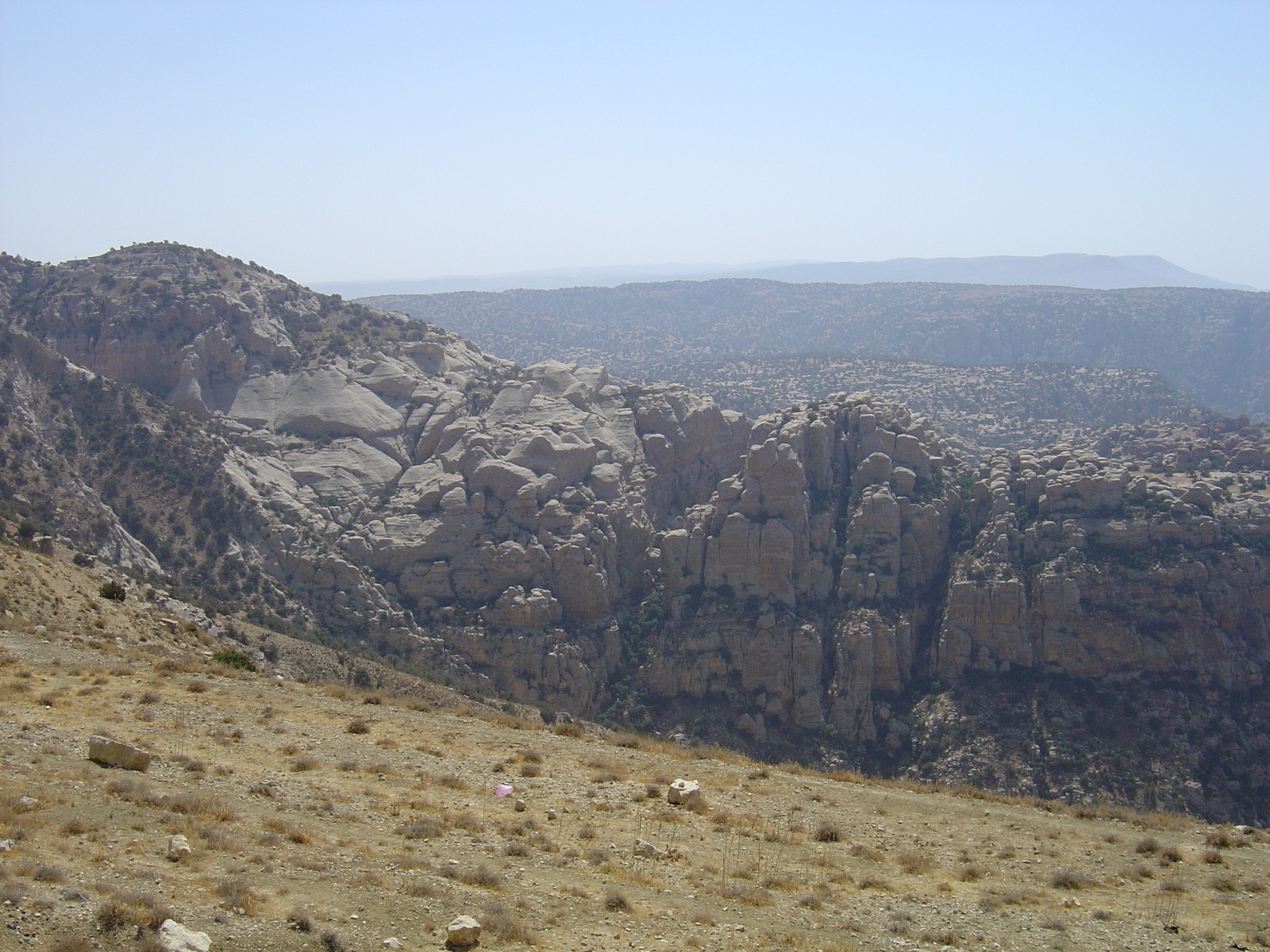 รูปถ่าย จอร์แดน(Jordan) ถนนจากเปตราไปดานา(Petra to Dana road) 2004-10 0