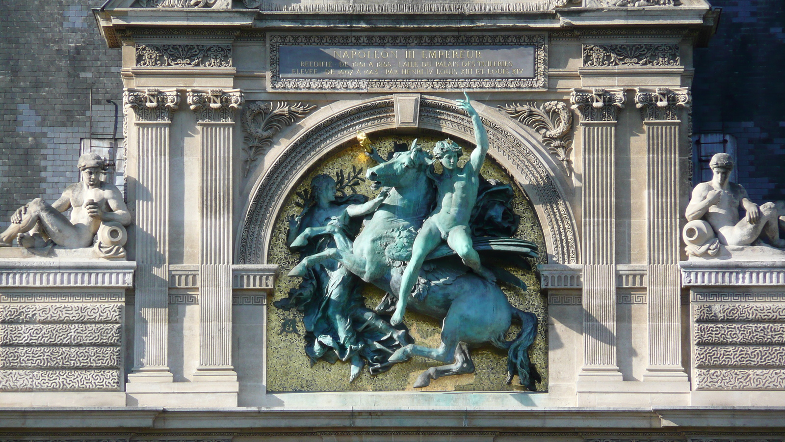 รูปถ่าย ฝรั่งเศส(France) ปารีส(Paris) ลูฟว์(Louvre) ด้านหน้าพระราชวังลูฟวร์ริมแม่น้ำ(Riverside facade of Louvre) 2007-07 0