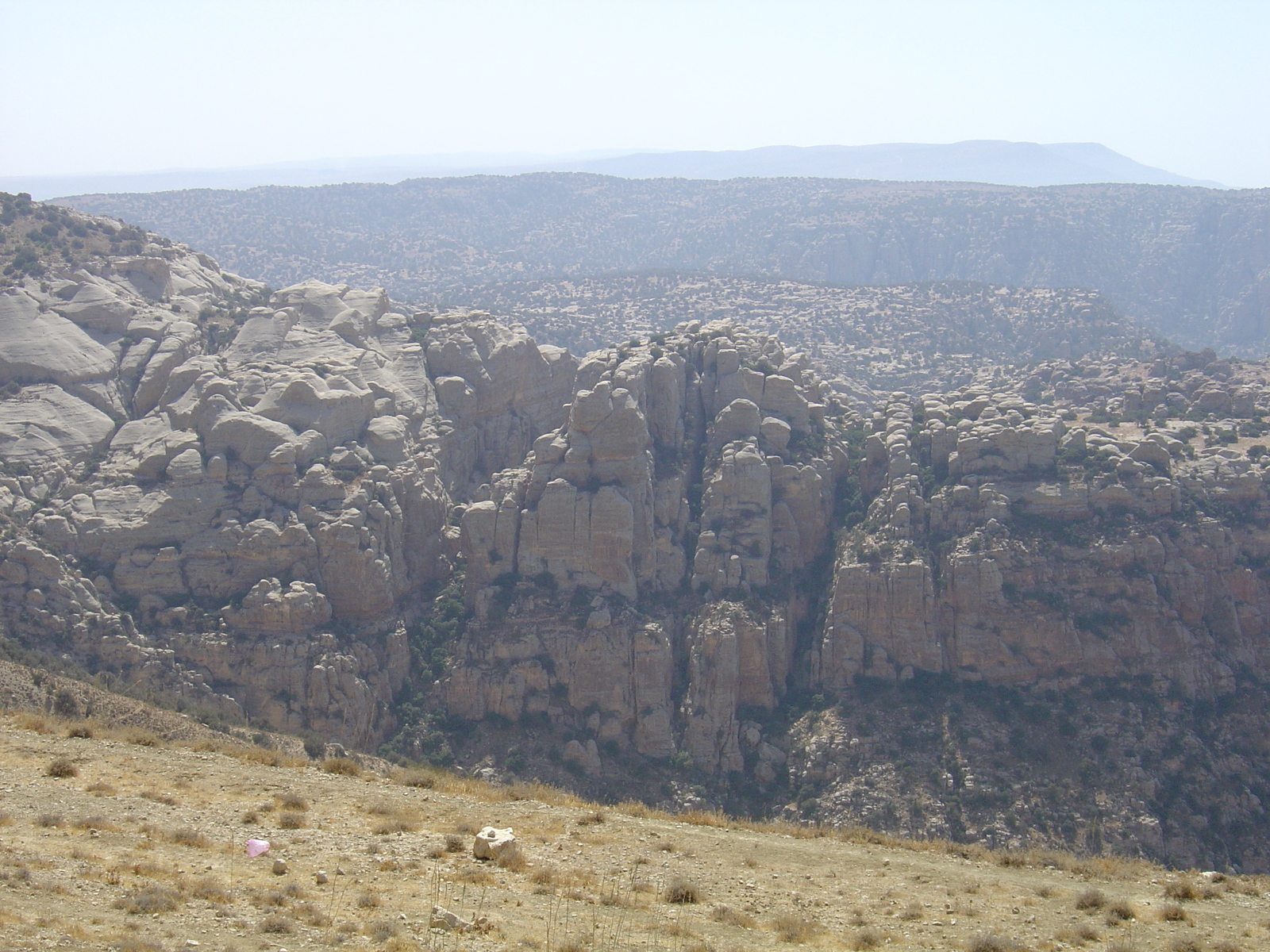 รูปถ่าย จอร์แดน(Jordan) ถนนจากเปตราไปดานา(Petra to Dana road) 2004-10 7