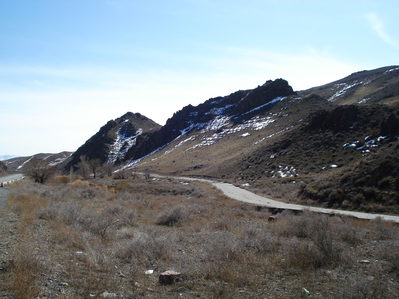 รูปถ่าย คาซัคสถาน(Kazakhstan) ถนนจากอัลมาตีไปหุบผาชารึน(Almaty to Charyn Canyon road) 2007-03 49