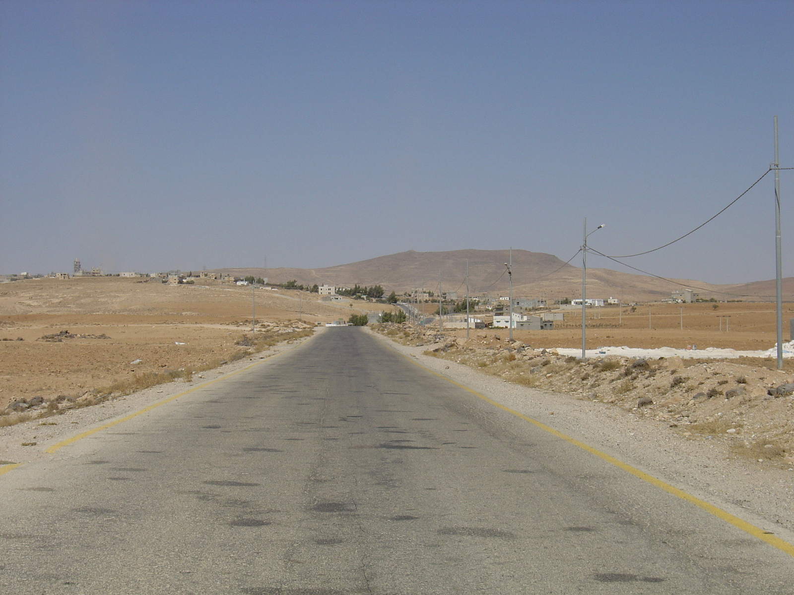 รูปถ่าย จอร์แดน(Jordan) ถนนจากเปตราไปดานา(Petra to Dana road) 2004-10 8