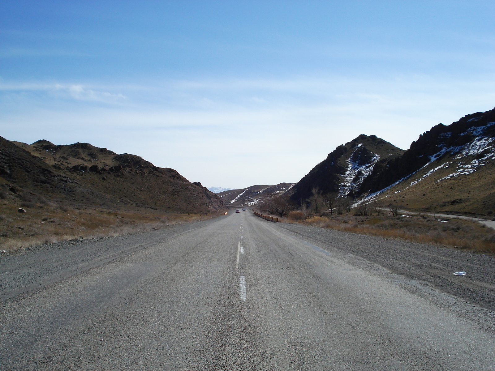 รูปถ่าย คาซัคสถาน(Kazakhstan) ถนนจากอัลมาตีไปหุบผาชารึน(Almaty to Charyn Canyon road) 2007-03 33