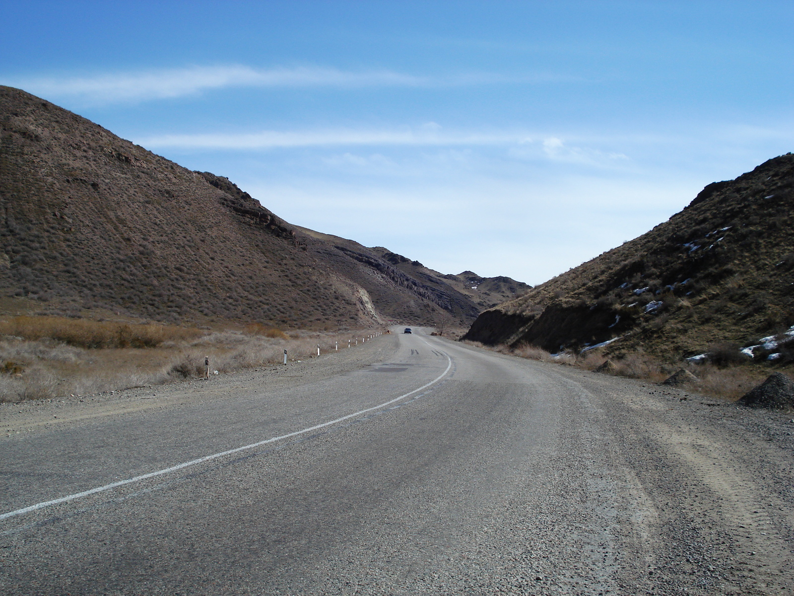 รูปถ่าย คาซัคสถาน(Kazakhstan) ถนนจากอัลมาตีไปหุบผาชารึน(Almaty to Charyn Canyon road) 2007-03 3
