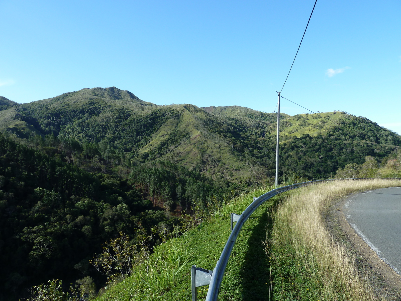 รูปถ่าย นิวแคลิโดเนีย(New Caledonia) ถนนจากกานาลาไปลาฟัว(Canala to La Foa road) 2010-05 24