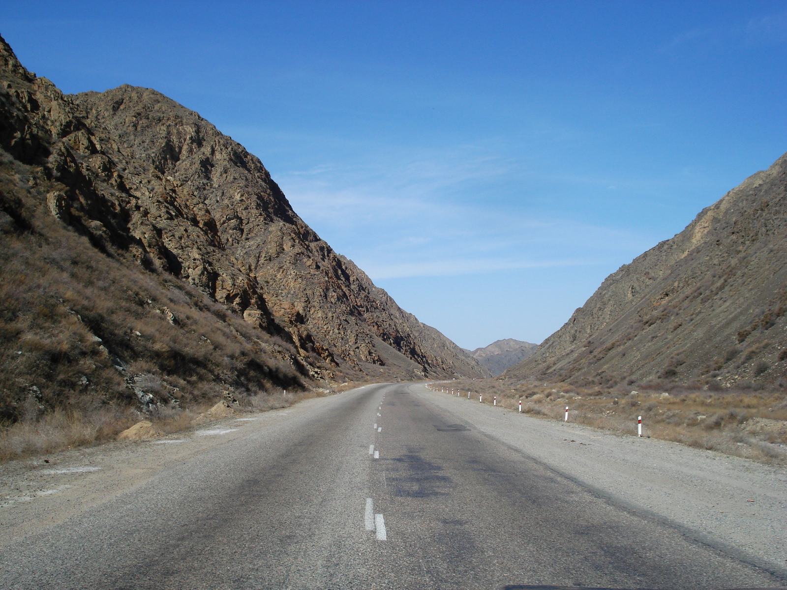 รูปถ่าย คาซัคสถาน(Kazakhstan) ถนนจากอัลมาตีไปหุบผาชารึน(Almaty to Charyn Canyon road) 2007-03 142