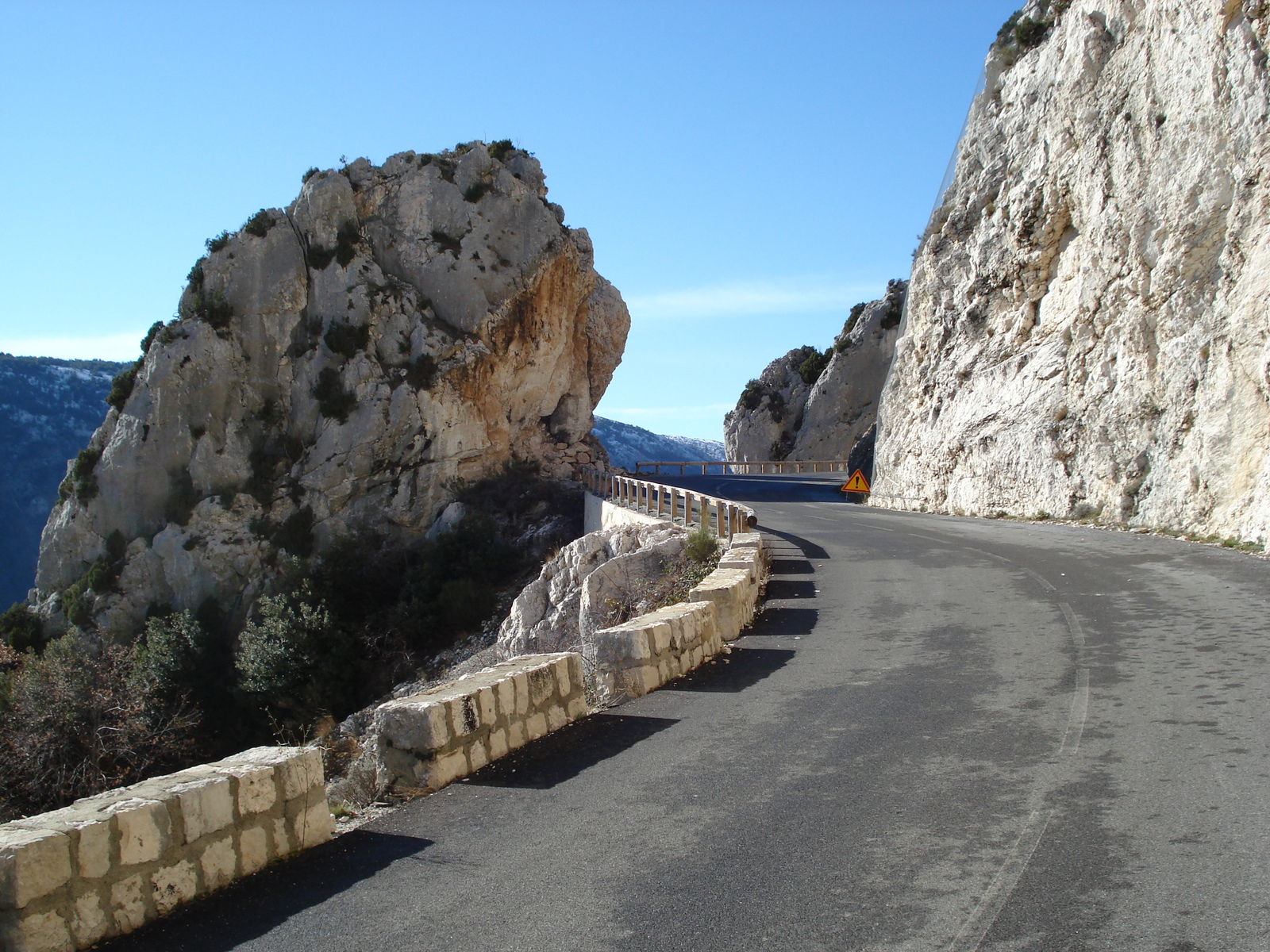 รูปถ่าย ฝรั่งเศส(France) ถนนจากกูร์เซกูลไปเกรโอลีแยร์-เล-เนจ(Coursegoule to Greolieres les neiges road) 2007-01 6