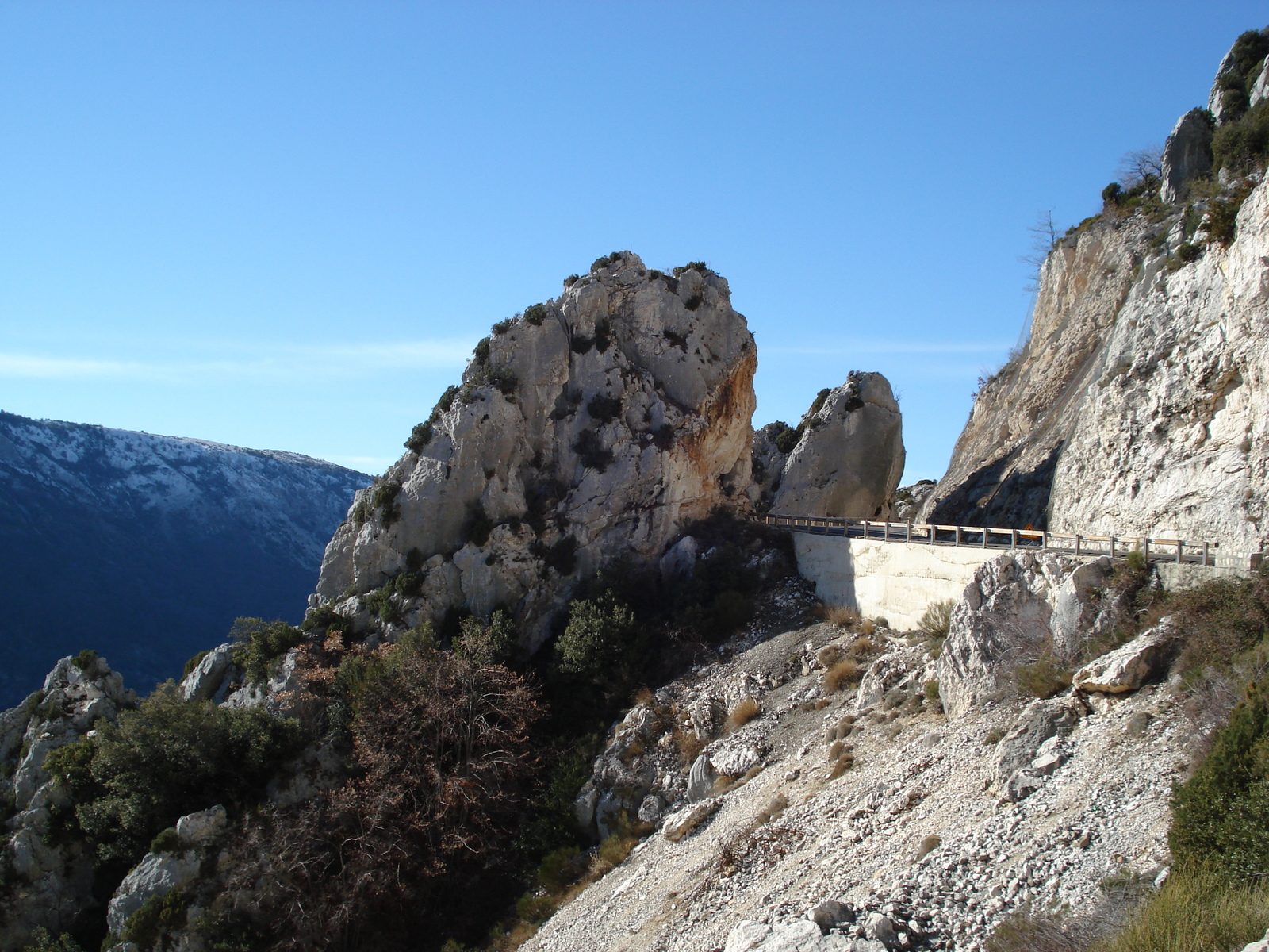 รูปถ่าย ฝรั่งเศส(France) ถนนจากกูร์เซกูลไปเกรโอลีแยร์-เล-เนจ(Coursegoule to Greolieres les neiges road) 2007-01 19