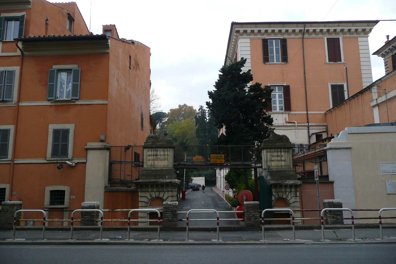 รูปถ่าย อิตาลี(Italy) โรม(Rome) ถนนริมน้ำจานีโกเลนเซ(Lungotevere Gianicolense) 2007-11 40
