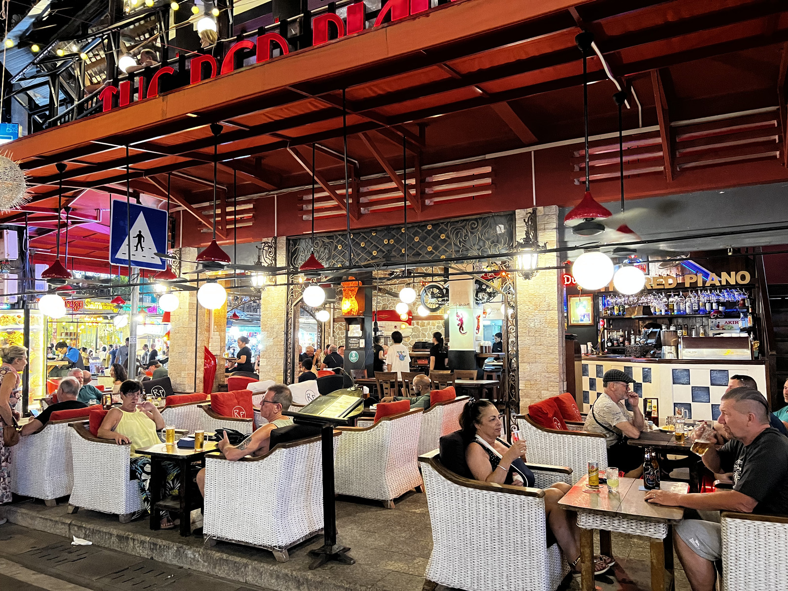 รูปถ่าย กัมพูชา(Cambodia) เสียมราฐ(Siem Reap) ถนนผับสตรีท(Pub Street) 2023-01 27
