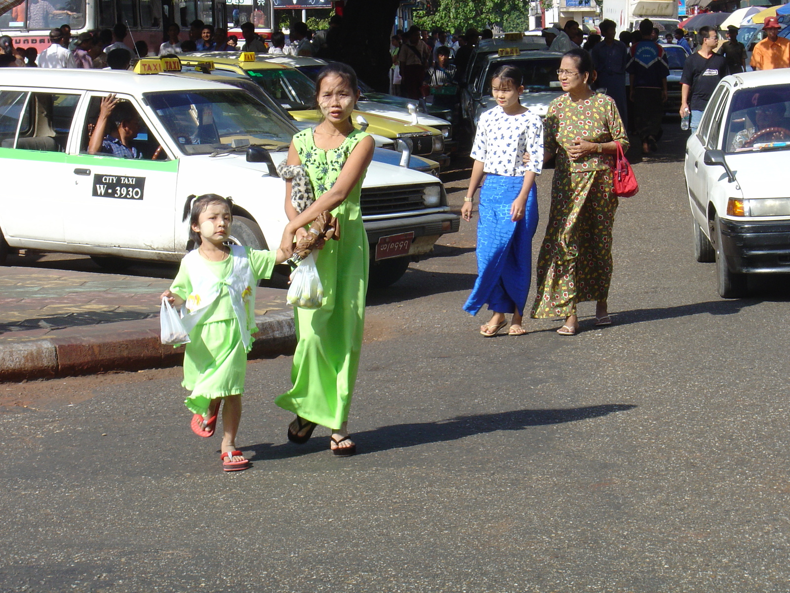 รูปถ่าย พม่า(Myanmar) ย่างกุ้ง(Yangon) 2005-01 181