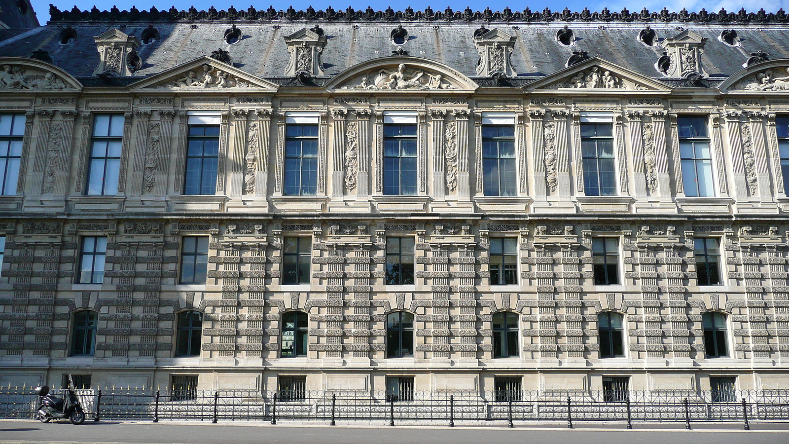 รูปถ่าย ฝรั่งเศส(France) ปารีส(Paris) ลูฟว์(Louvre) ด้านหน้าพระราชวังลูฟวร์ริมแม่น้ำ(Riverside facade of Louvre) 2007-07 60