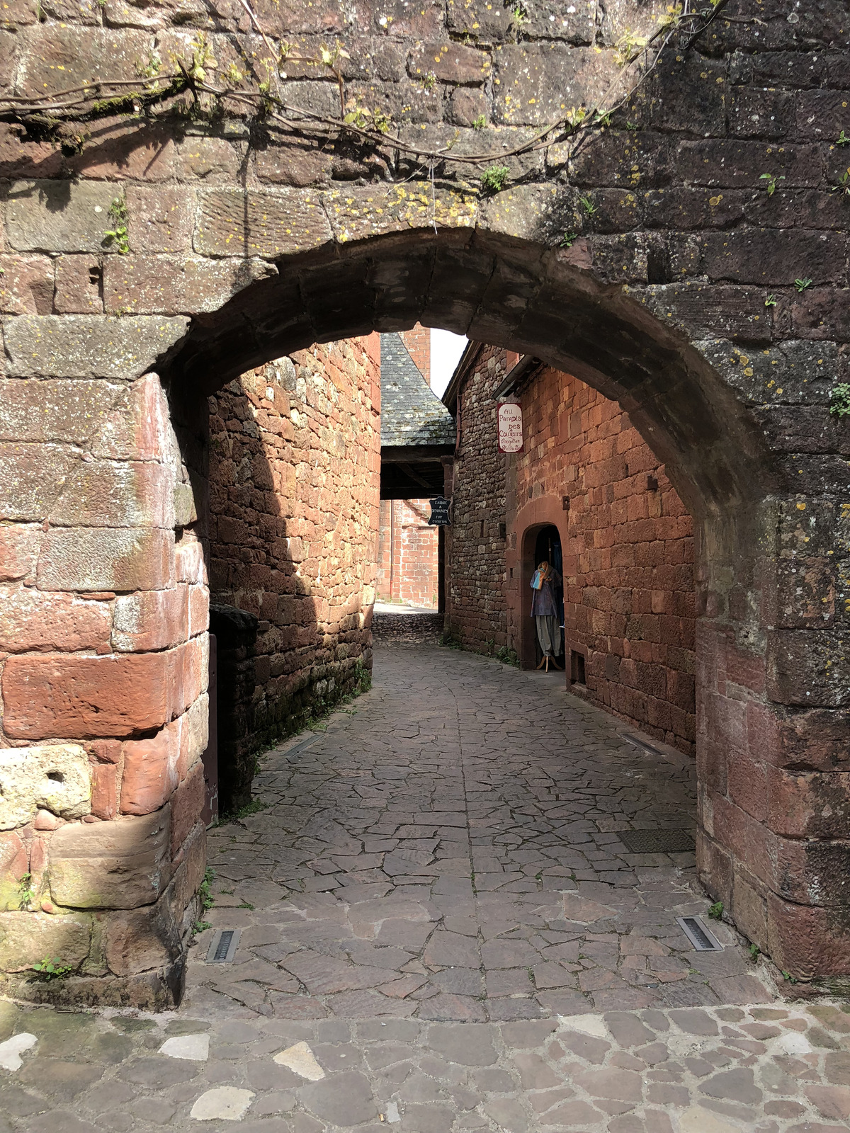 รูปถ่าย ฝรั่งเศส(France) กอลงฌ์-ลา-รูฌ(Collonges la Rouge) 2018-04 133
