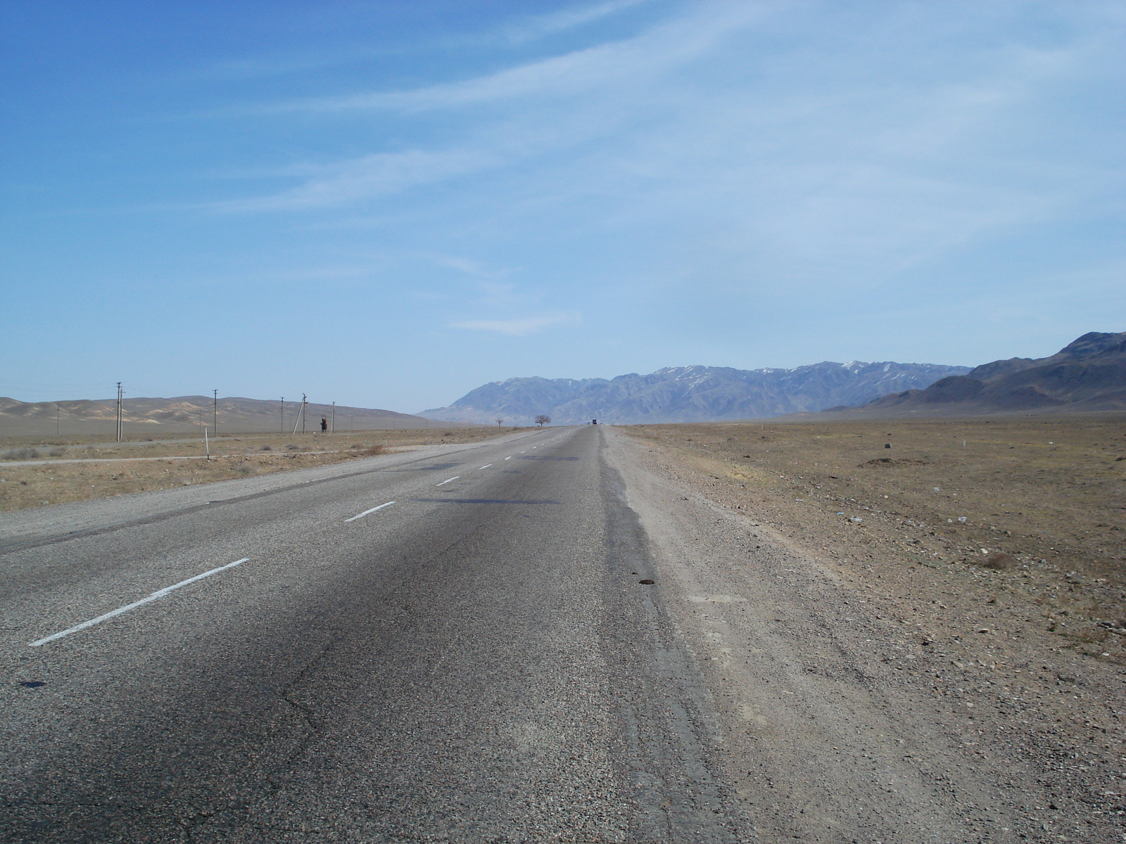 รูปถ่าย คาซัคสถาน(Kazakhstan) ถนนจากอัลมาตีไปหุบผาชารึน(Almaty to Charyn Canyon road) 2007-03 121