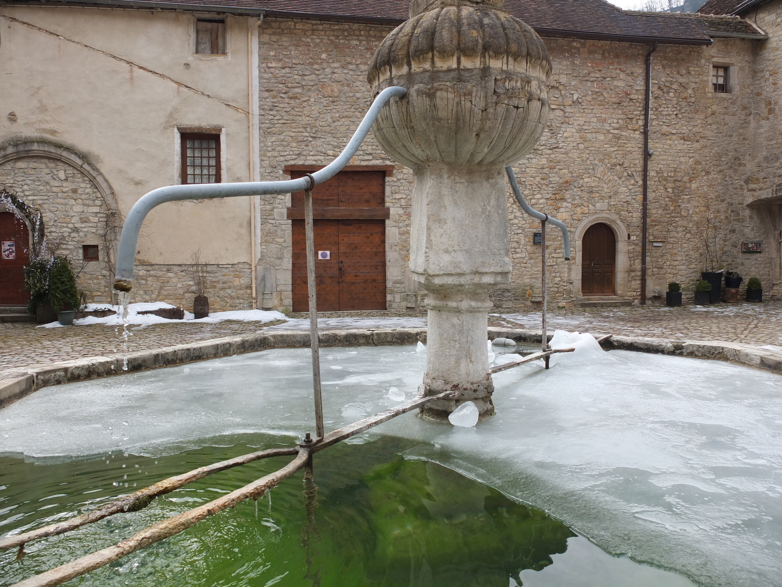รูปถ่าย ฝรั่งเศส(France) โบม-เล-เมอซีเยอ(Baume les Messieurs) 2012-02 28
