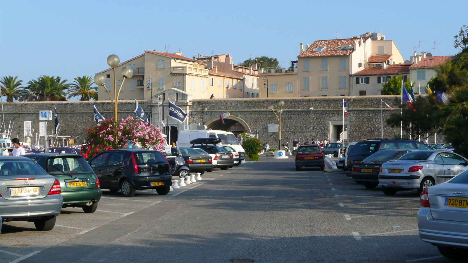 รูปถ่าย ฝรั่งเศส(France) อองทีป(Antibes) ท่าเรือโวบ็อง(Port Vauban) 2007-07 55