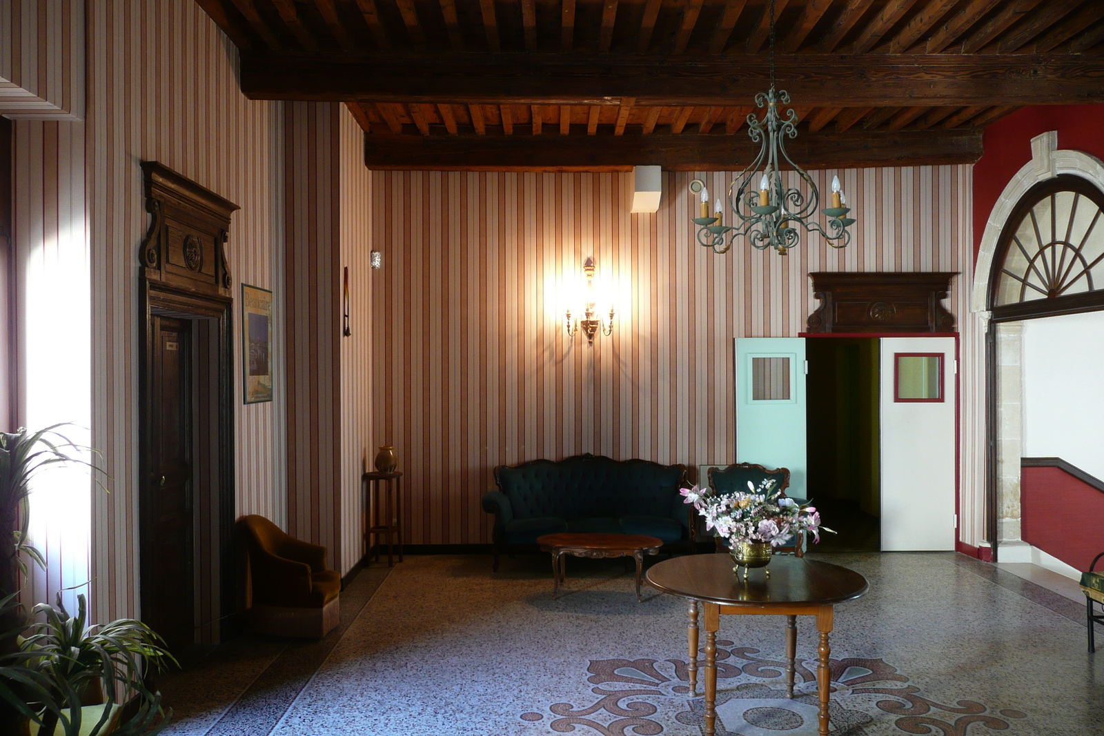 รูปถ่าย ฝรั่งเศส(France) โบแกร์(Beaucaire) โรงแรมเลด็อกตริแนร์(Les Doctrinaires Hotel) 2008-04 25