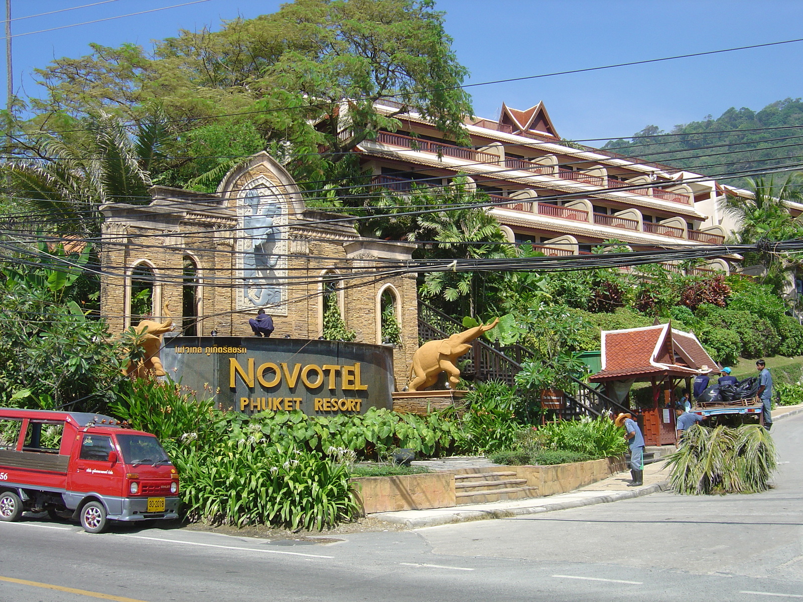 รูปถ่าย ไทย(Thailand) ภูเก็ต(Phuket) ป่าตอง(Patong) ถนนเลียบชายหาด(Beach Road) 2005-12 82