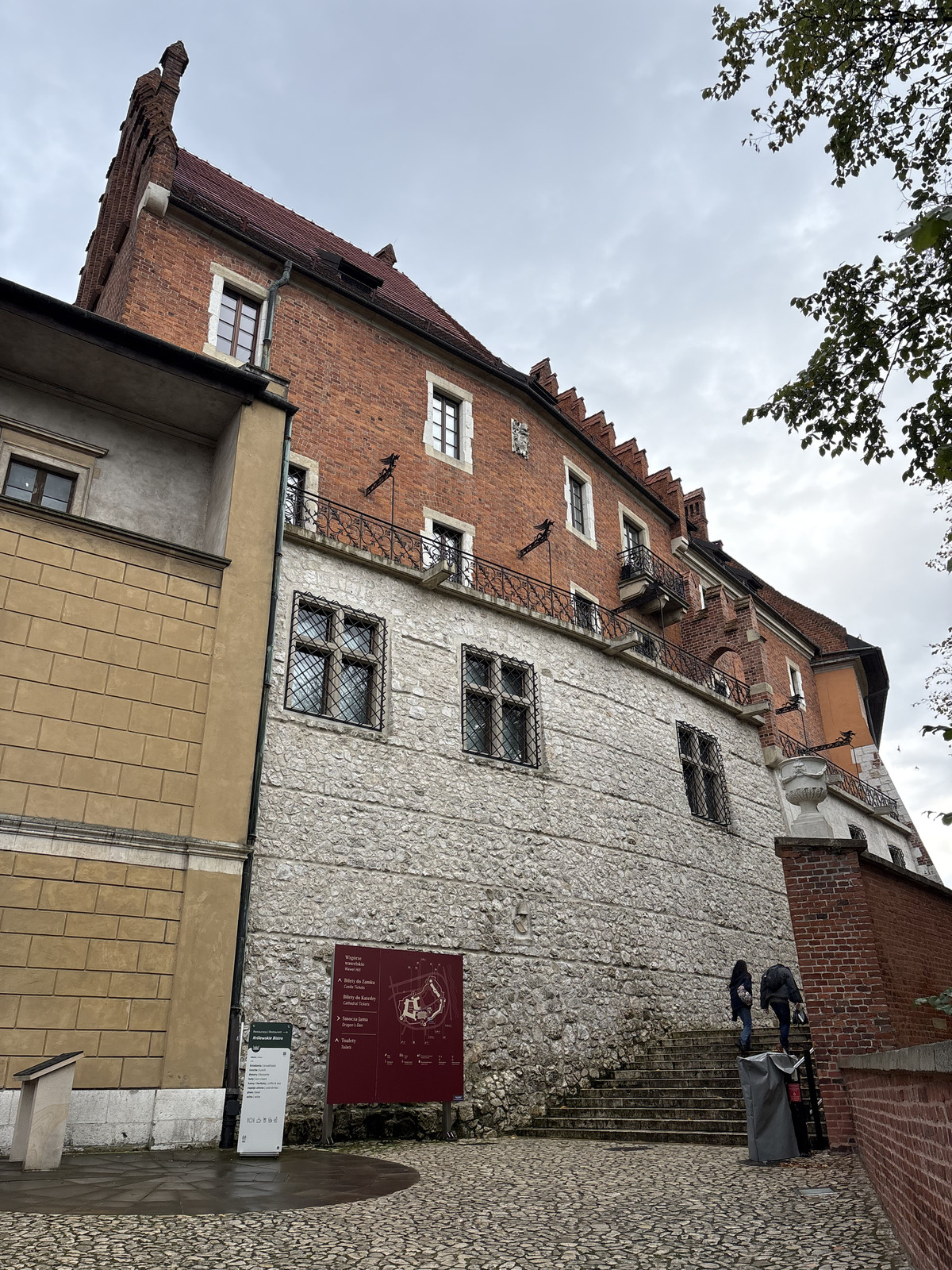 รูปถ่าย โปแลนด์(Poland) คราคูฟ(Krakow) ปราสาทวาเวล(Wawel castle) 2026-09 280
