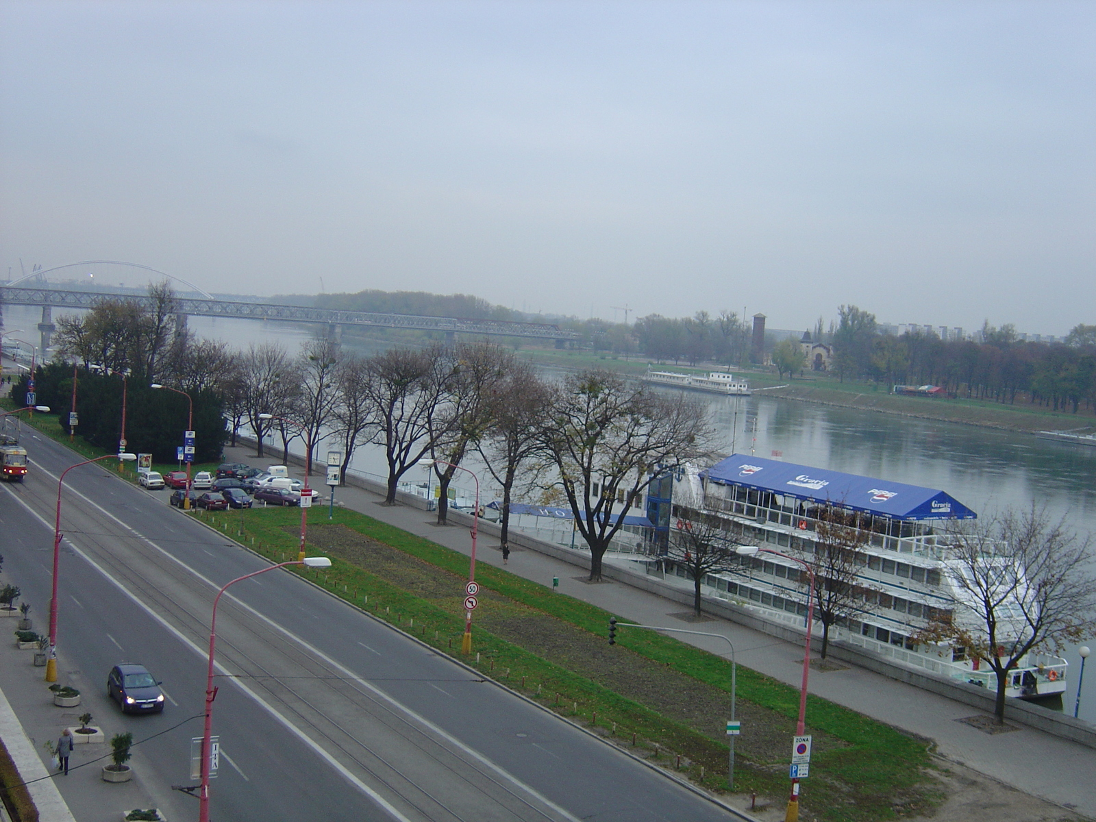 รูปถ่าย สโลวะเกีย(Slovakia) บราทิสลาวา(Bratislava) โรงแรมดานูบ(Danube Hotel) 2004-11 3