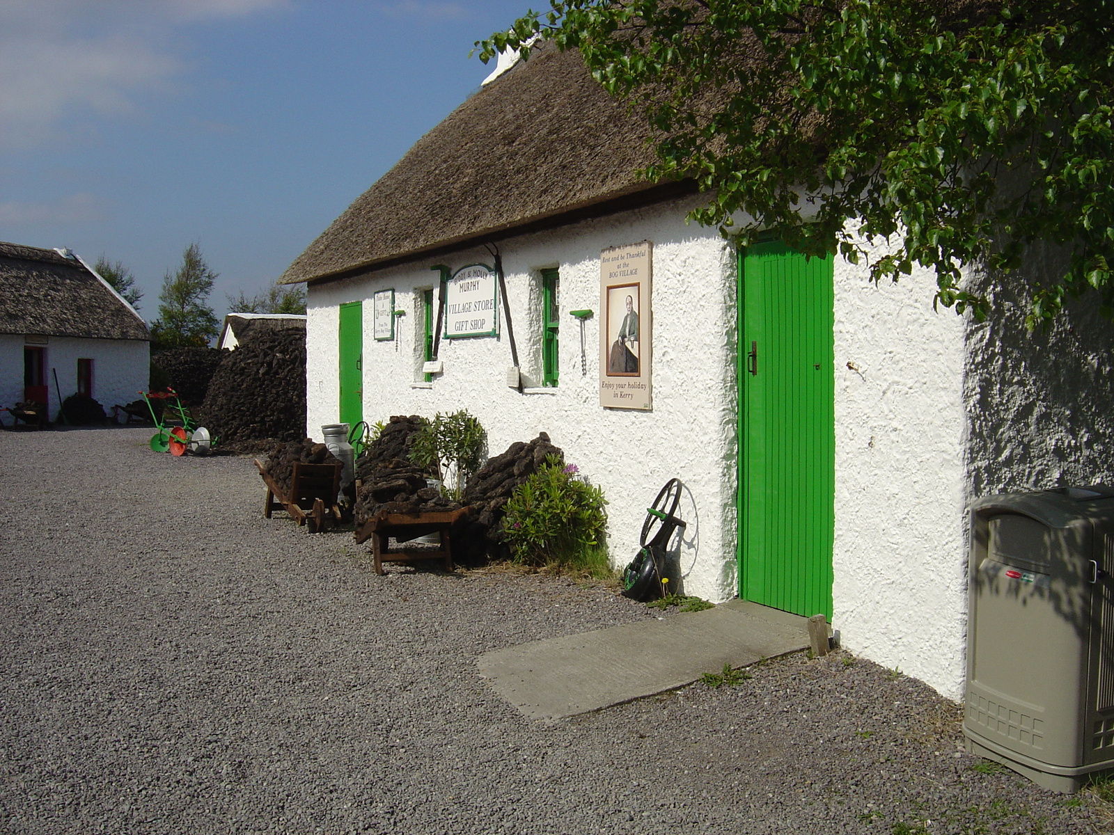 รูปถ่าย ไอร์แลนด์(Ireland) หมู่บ้านคอร์รี่บ็อก(Kerry Bog village) 2004-05 18