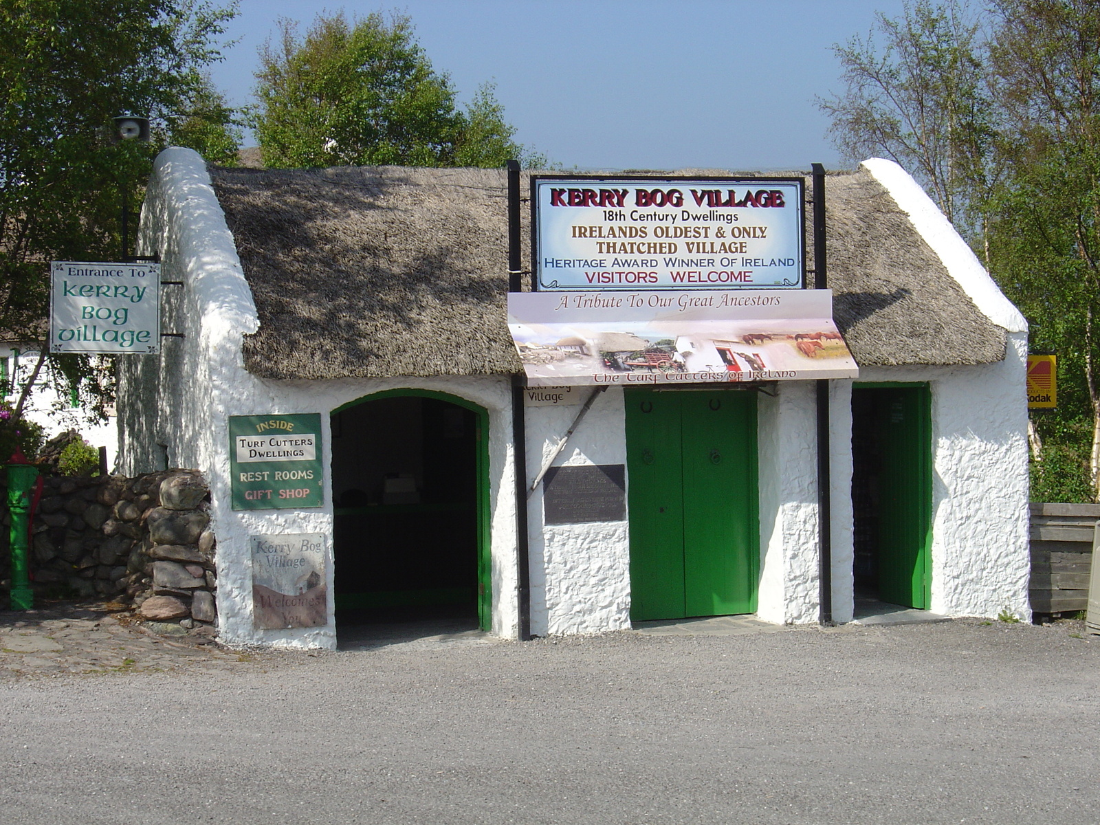 รูปถ่าย ไอร์แลนด์(Ireland) หมู่บ้านคอร์รี่บ็อก(Kerry Bog village) 2004-05 14