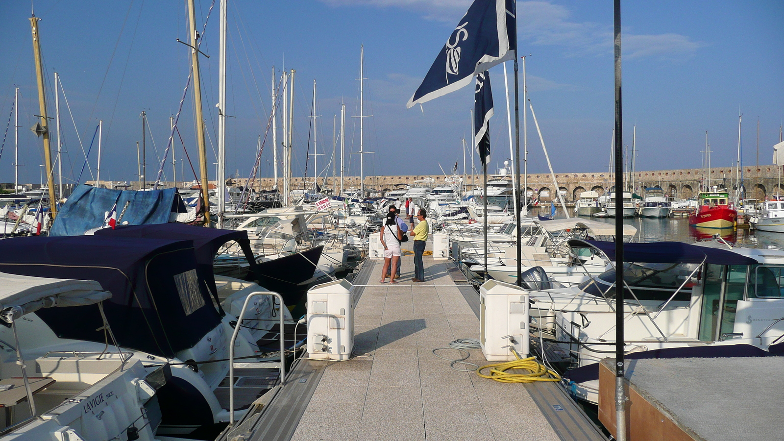 รูปถ่าย ฝรั่งเศส(France) อองทีป(Antibes) ท่าเรือโวบ็อง(Port Vauban) 2007-07 13