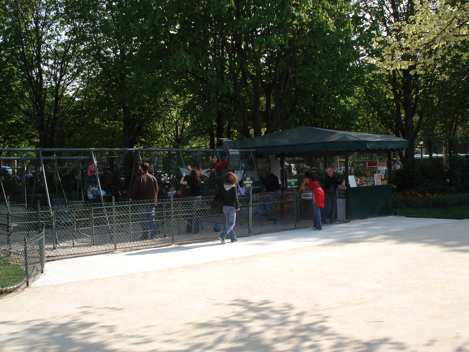 รูปถ่าย ฝรั่งเศส(France) ปารีส(Paris) ช็องเซลีเซ(Champs Elysees) 2006-04 52
