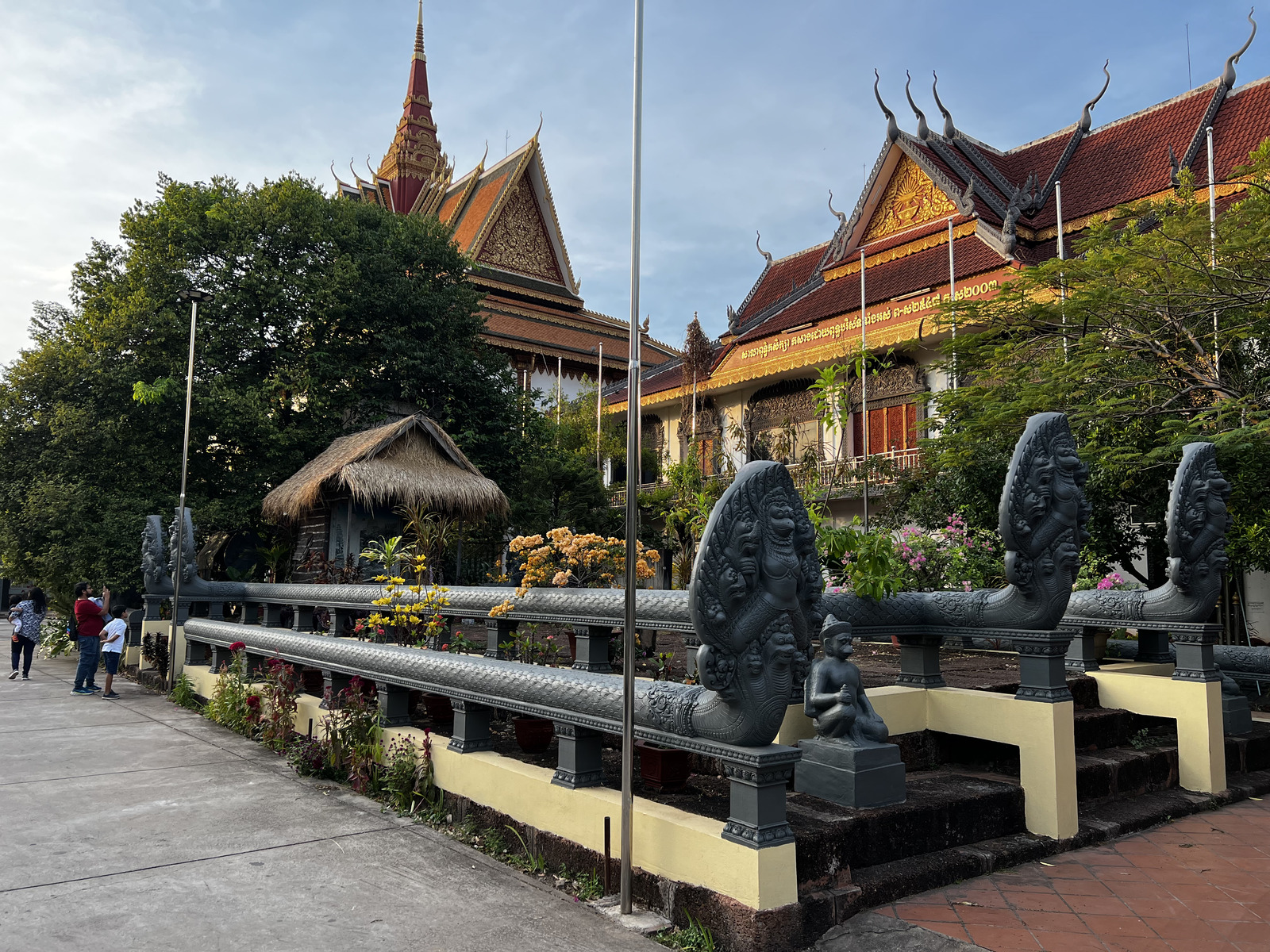 รูปถ่าย กัมพูชา(Cambodia) เสียมราฐ(Siem Reap) วัดพระพรหมรัตน์(Wat Preah Prom Rath) 2023-01 0