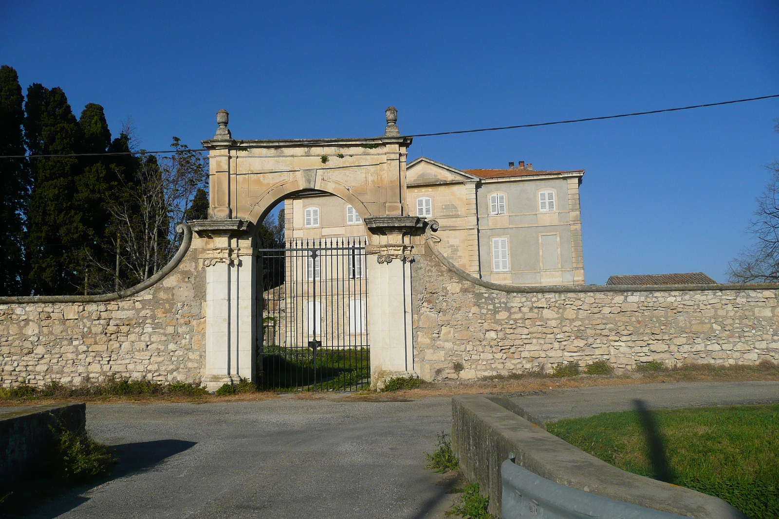 รูปถ่าย ฝรั่งเศส(France) โพรว็องส์(Provence) ถนนจากโบเดอโพรว็องส์ไปตาราสกง(Baux de Provence to Tarascon road) 2008-04 11
