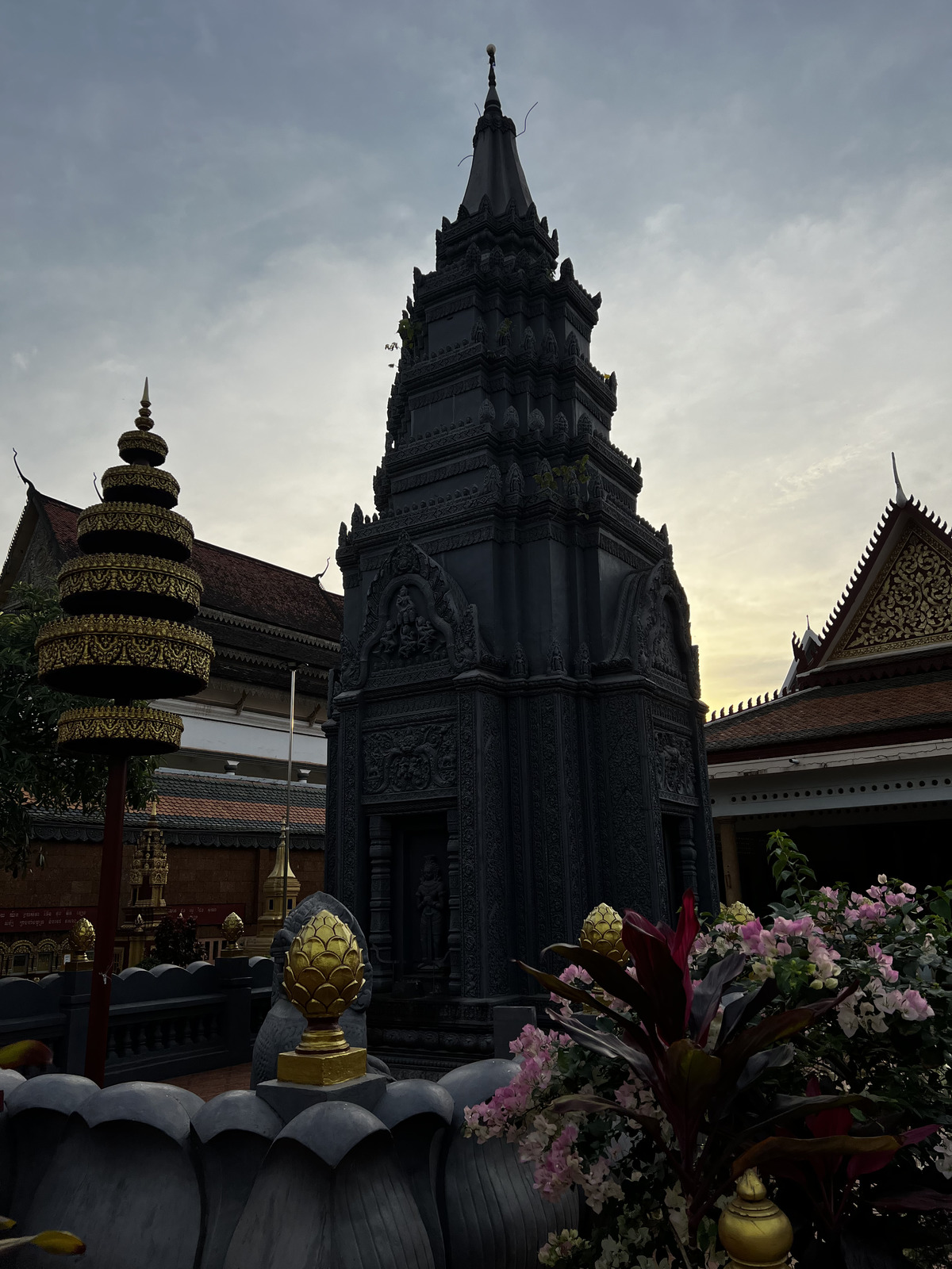 รูปถ่าย กัมพูชา(Cambodia) เสียมราฐ(Siem Reap) วัดพระพรหมรัตน์(Wat Preah Prom Rath) 2023-01 9