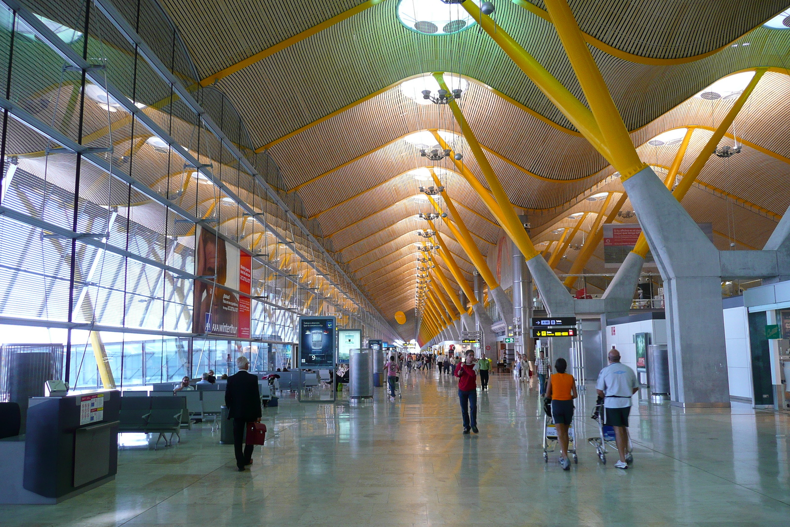 รูปถ่าย สเปน(Spain) มาดริค(Madrid) ท่าอากาศยานบาราคัส(Barajas Airport) 2007-09 48