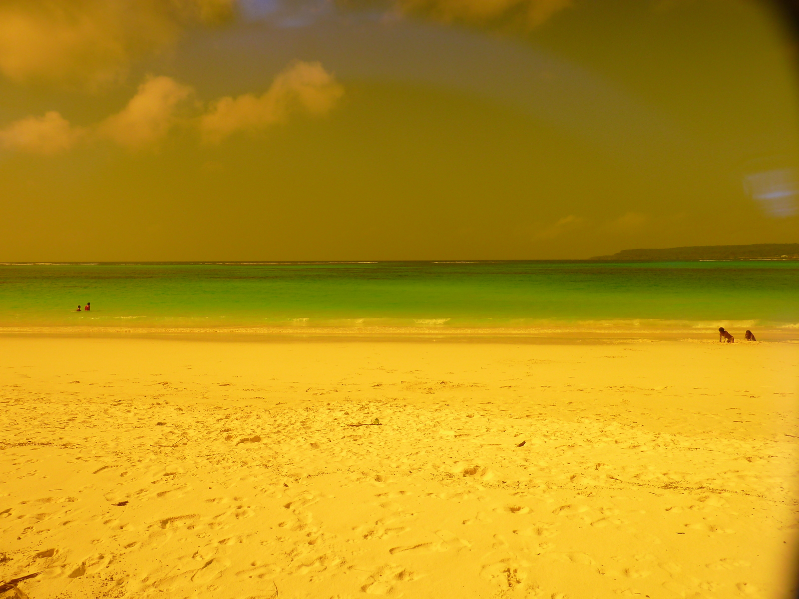 รูปถ่าย นิวแคลิโดเนีย(New Caledonia) เกาะลีฟู(Lifou) อ่าวชาโตบรีย็อง(Chateaubriand Bay) 2010-05 16
