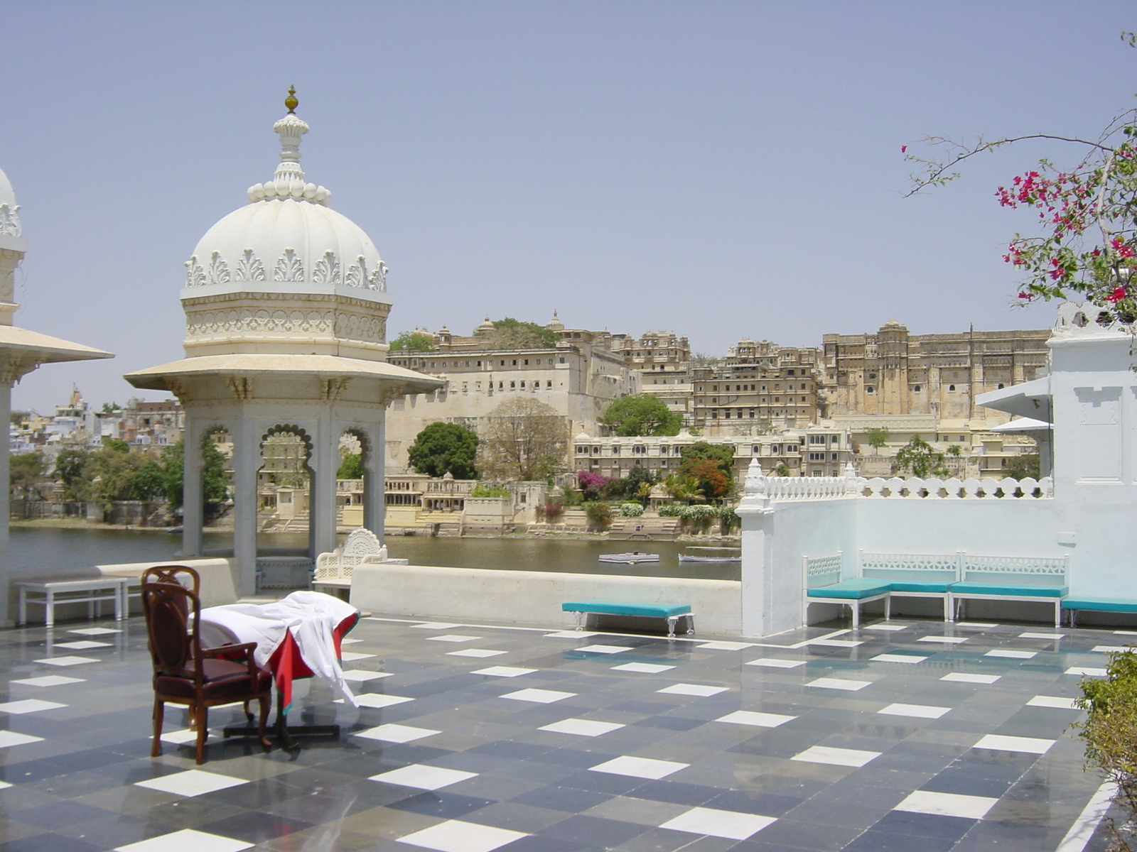 รูปถ่าย อินเดีย(India) อูไดปูร์(Udaipur) โรงแรมเลคพาเลซ(Lake Palace Hotel) 2003-05 0