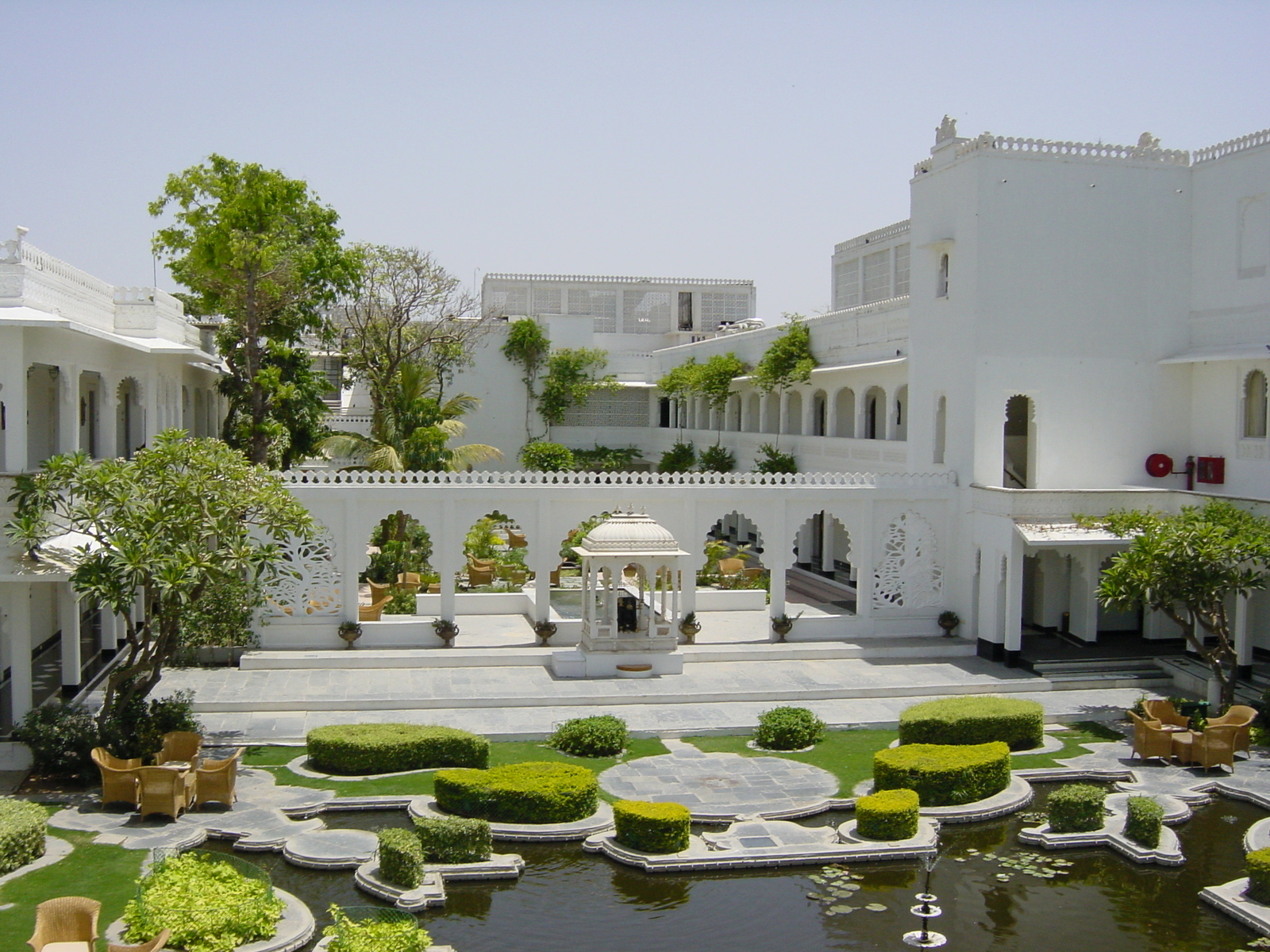 รูปถ่าย อินเดีย(India) อูไดปูร์(Udaipur) โรงแรมเลคพาเลซ(Lake Palace Hotel) 2003-05 17