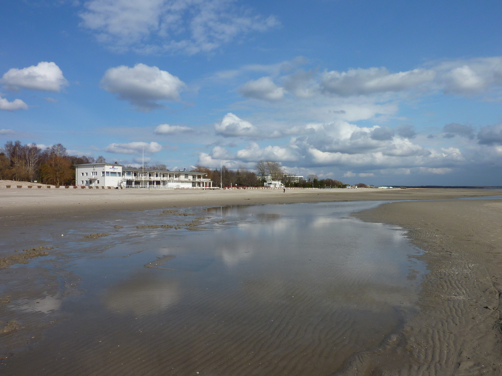 รูปถ่าย เอสโตเนีย(Estonia) แพร์นู(Parnu) 2009-04 18