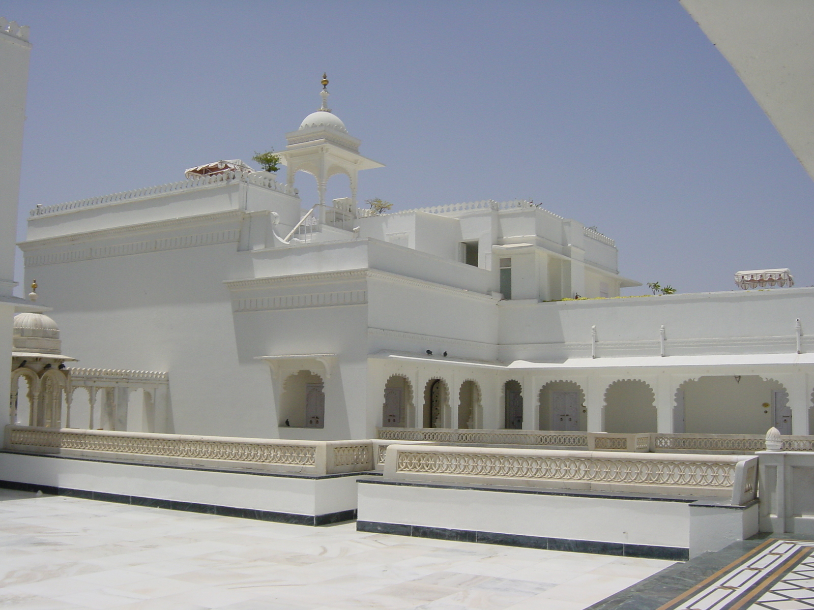 รูปถ่าย อินเดีย(India) อูไดปูร์(Udaipur) โรงแรมเลคพาเลซ(Lake Palace Hotel) 2003-05 24